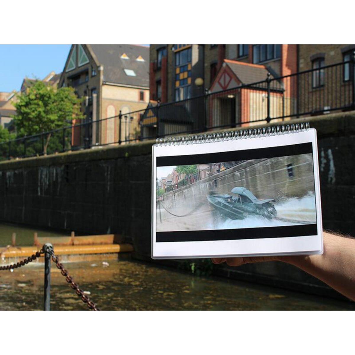 Smartbox Visite guidée de James Bond® à Londres en bus pour 2 - Coffret Cadeau Multi-thèmes