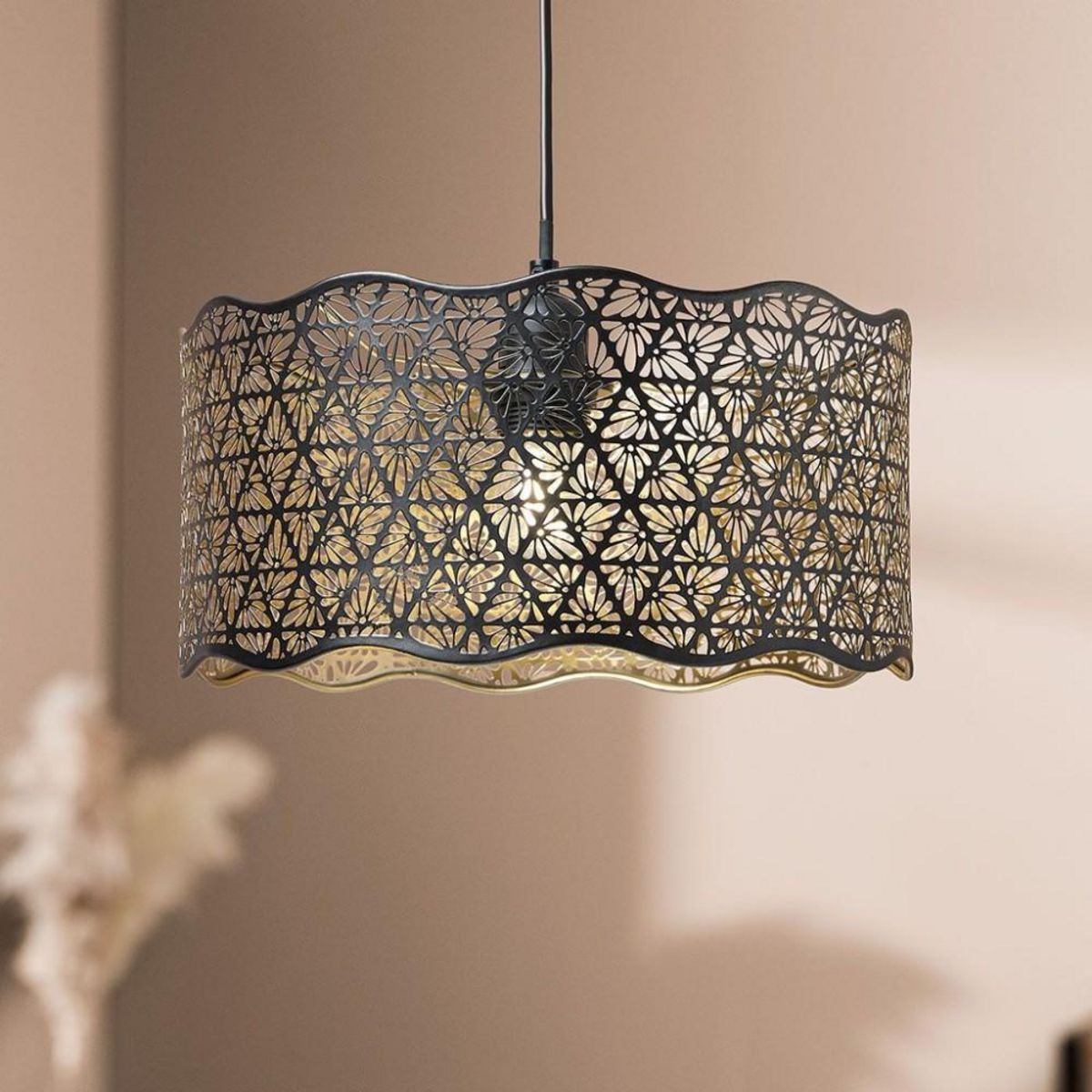 OSTARIA Suspension en métal noire et dorée