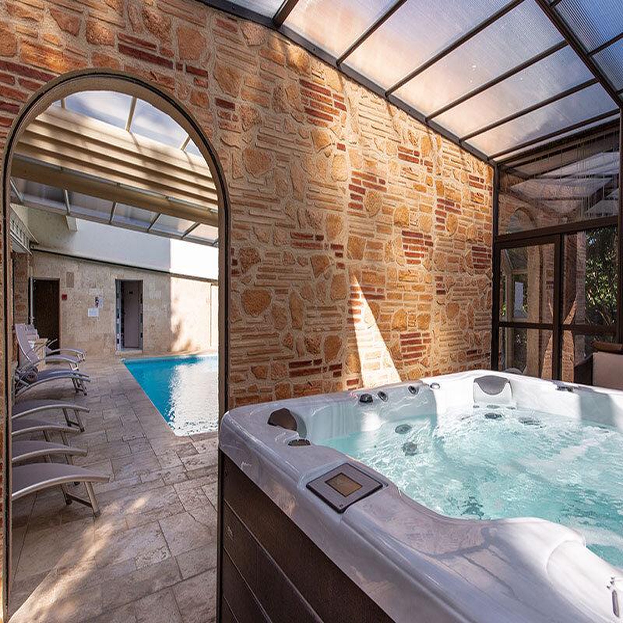 Voir la diapositive 3 : Smartbox 2 jours en hôtel de charme 4* à Sarlat avec accès au spa - Coffret Cadeau Séjour