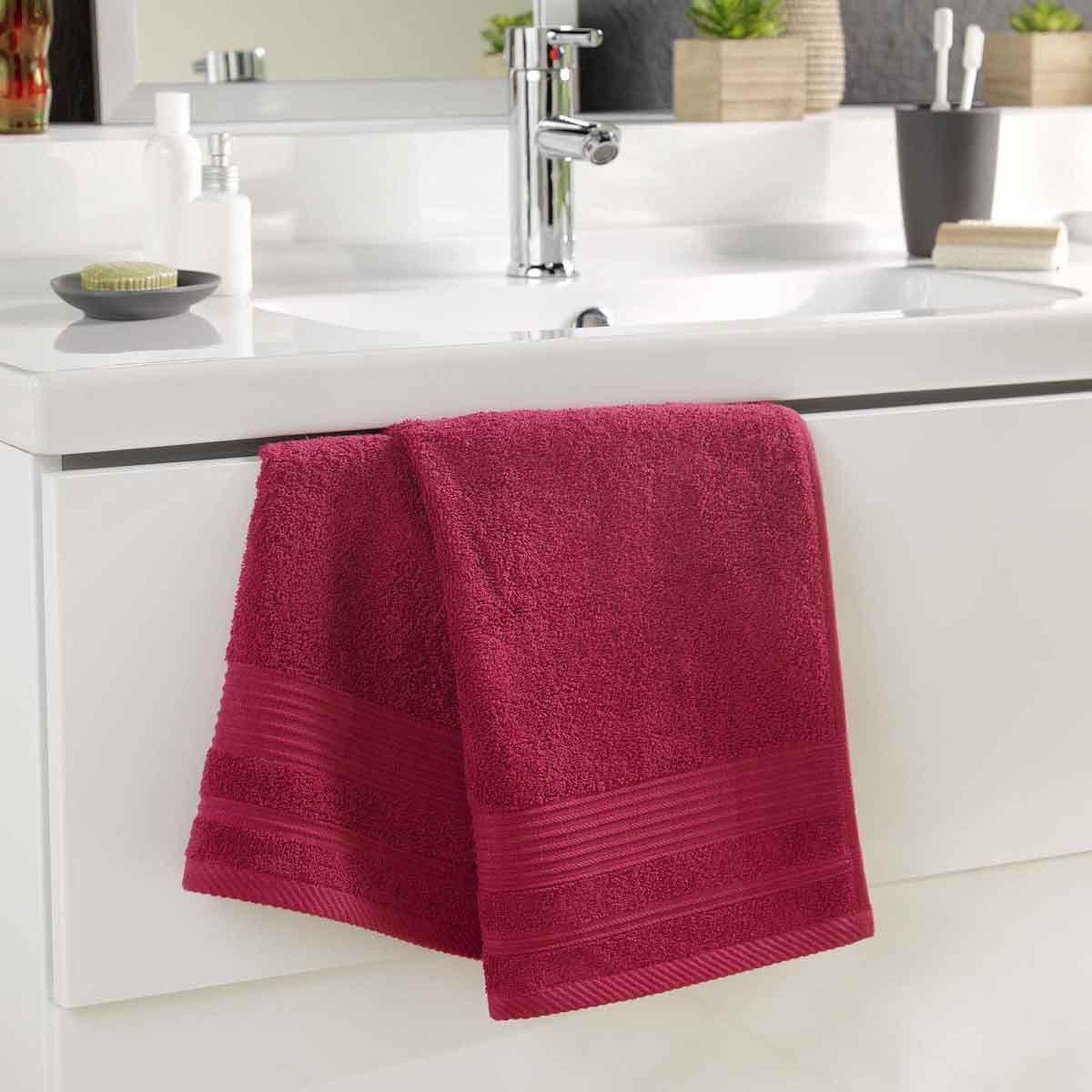 Voir la diapositive 2 : Douceur d'Intérieur Serviette de toilette  tendresse  50x90cm rubis