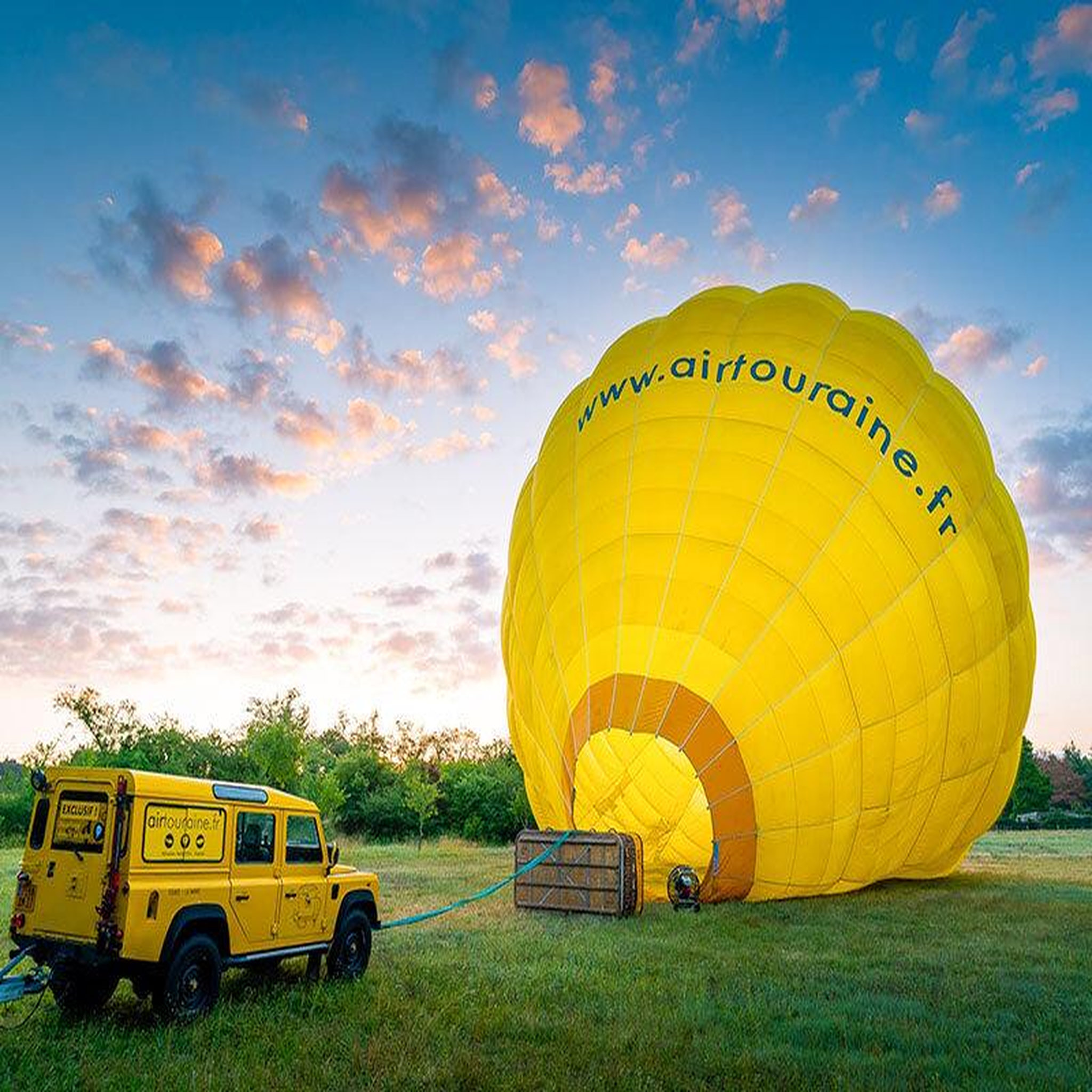 Voir la diapositive 4 : Smartbox Vol en montgolfière avec pilotage au-dessus des châteaux de la Loire - Coffret Cadeau Sport & Aventure