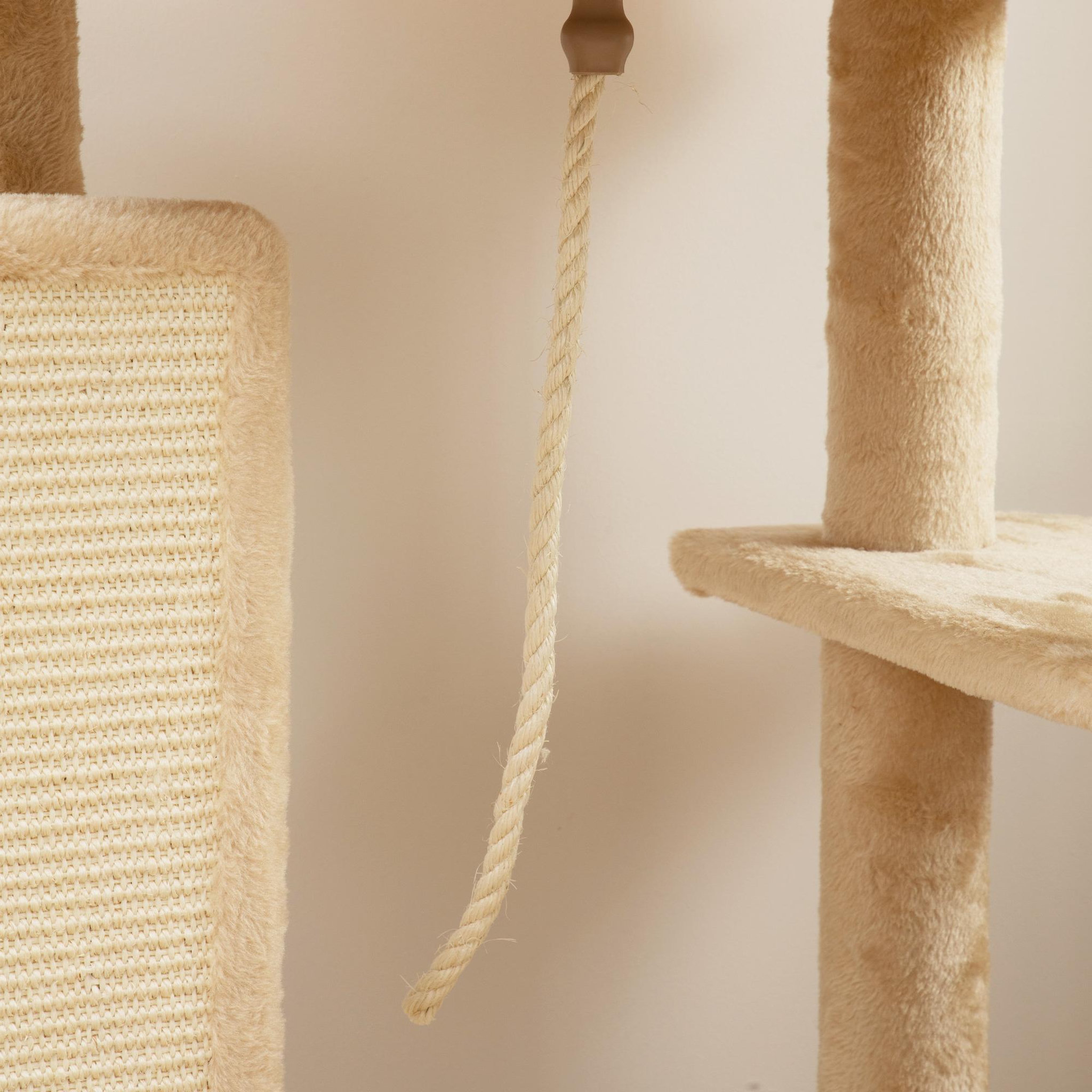Voir la diapositive 6 : PAWHUT Arbre à chat design beige h.132cm bande massante griffoirs grattoirs nombreux jouets