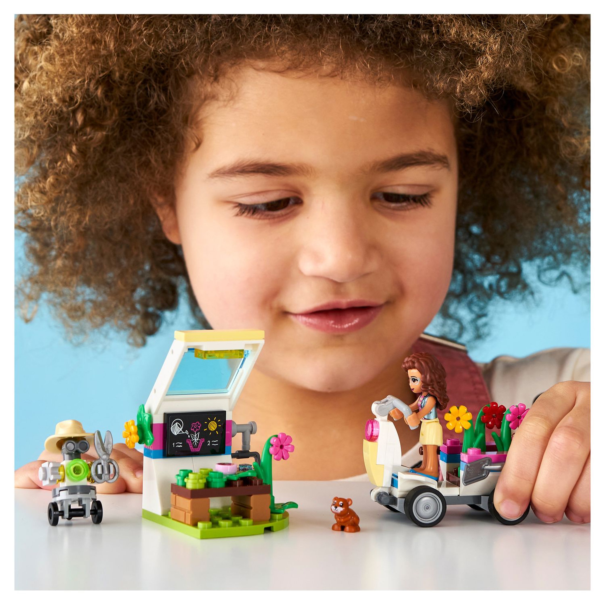 Voir la diapositive 9 : LEGO Friends 41425 - Le jardin fleuri d'Olivia