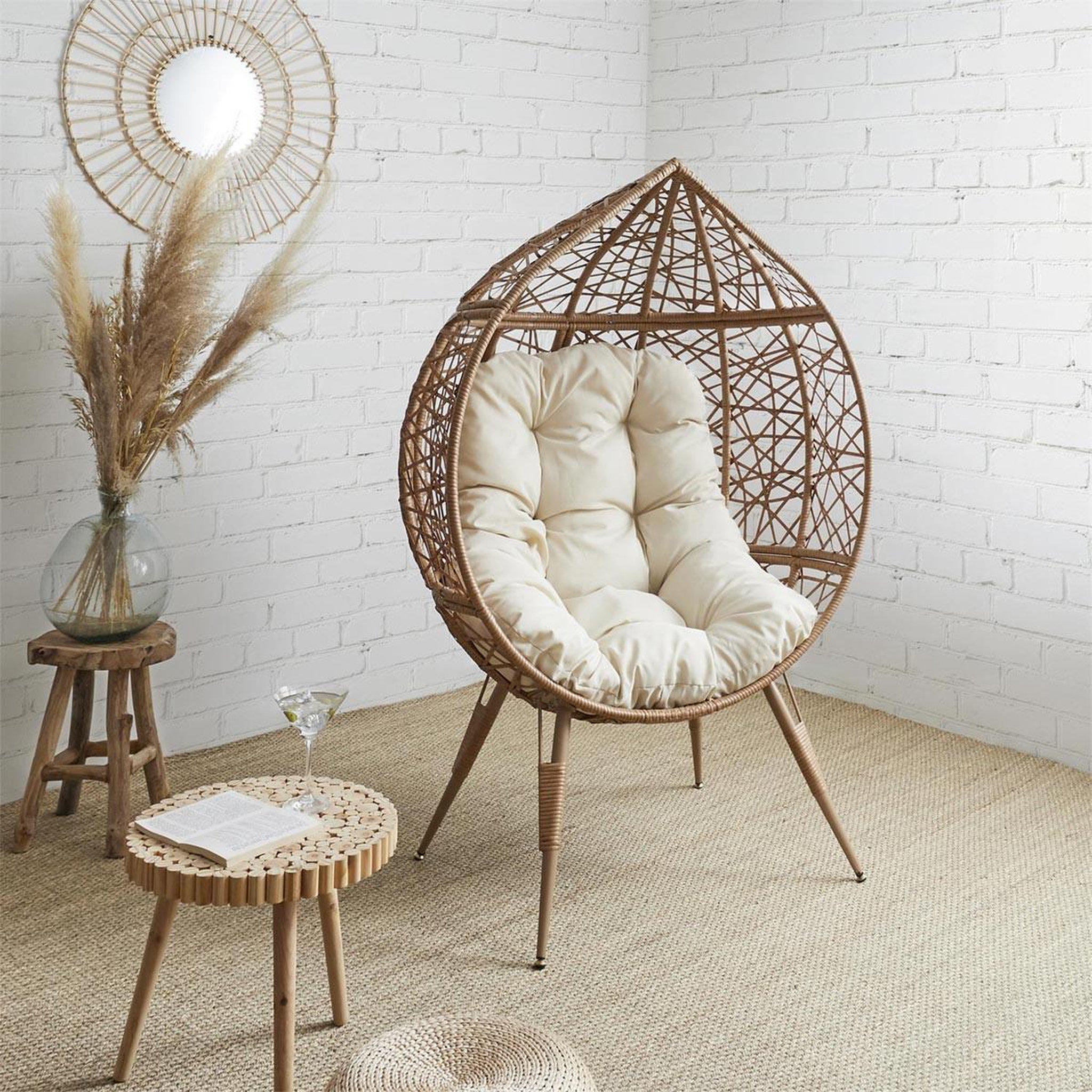 Voir la diapositive 4 : The Home Deco Factory Fauteuil design & coussin  œuf  150cm naturel
