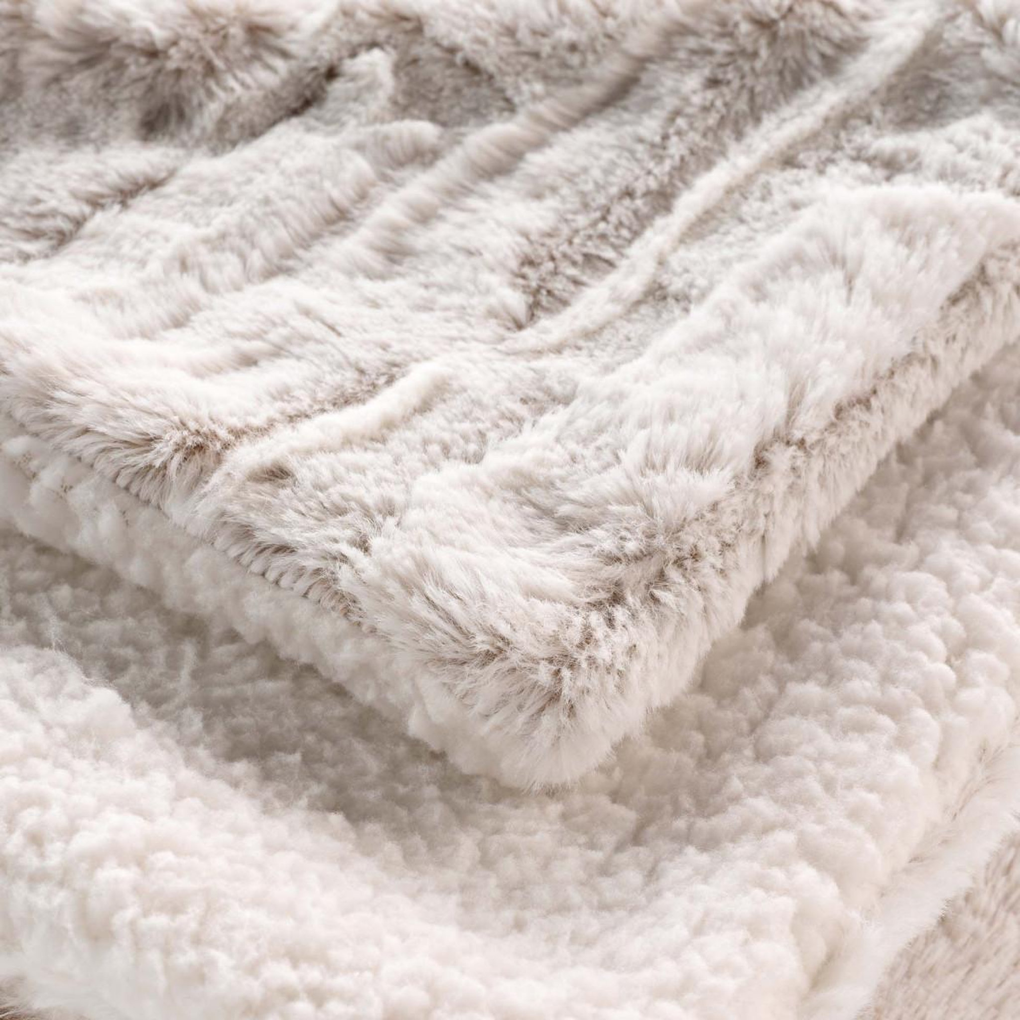 Voir la diapositive 3 : Douceur d'Intérieur Plaid imitation fourrure  lynx  180x220cm naturel