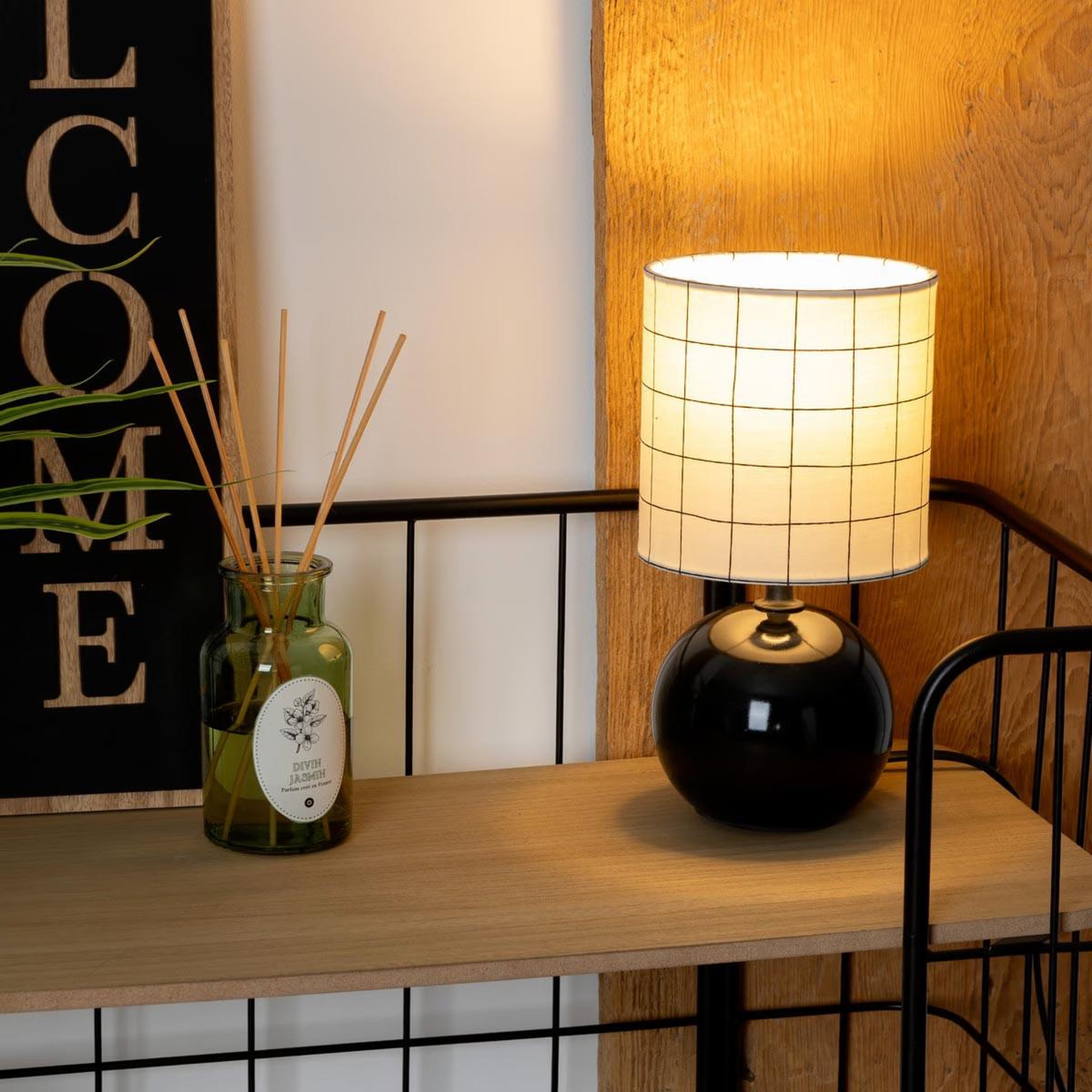 Voir la diapositive 4 : ATMOSPHERA Lampe à poser céramique  boule  25cm noir imprimé