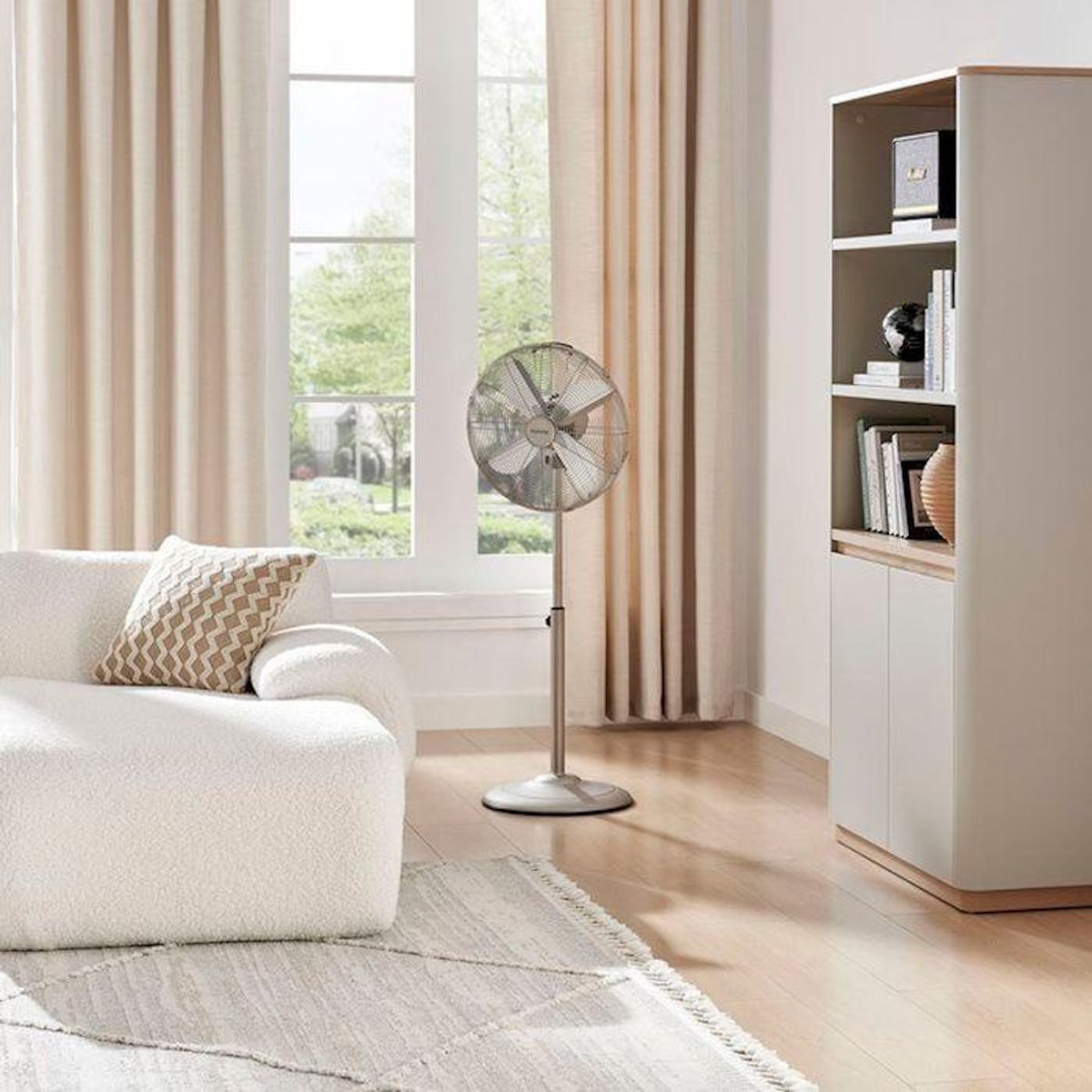 OCEANIC Ventilateur sur pied 40 cm OCEANIC - 3 vitesses - Puissance 50 W - Hauteur réglable 90 a 125 cm - Pales en aluminium - Métal b