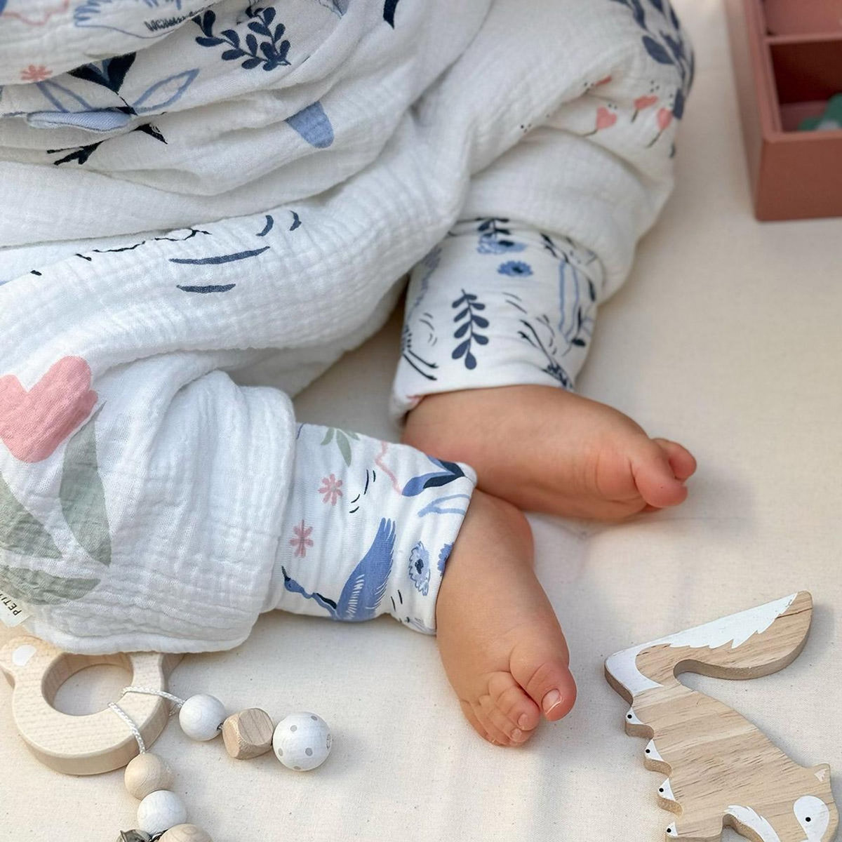 Petit Béguin Turbulette TOG2 en gaze de coton avec pieds retroussables Tiana