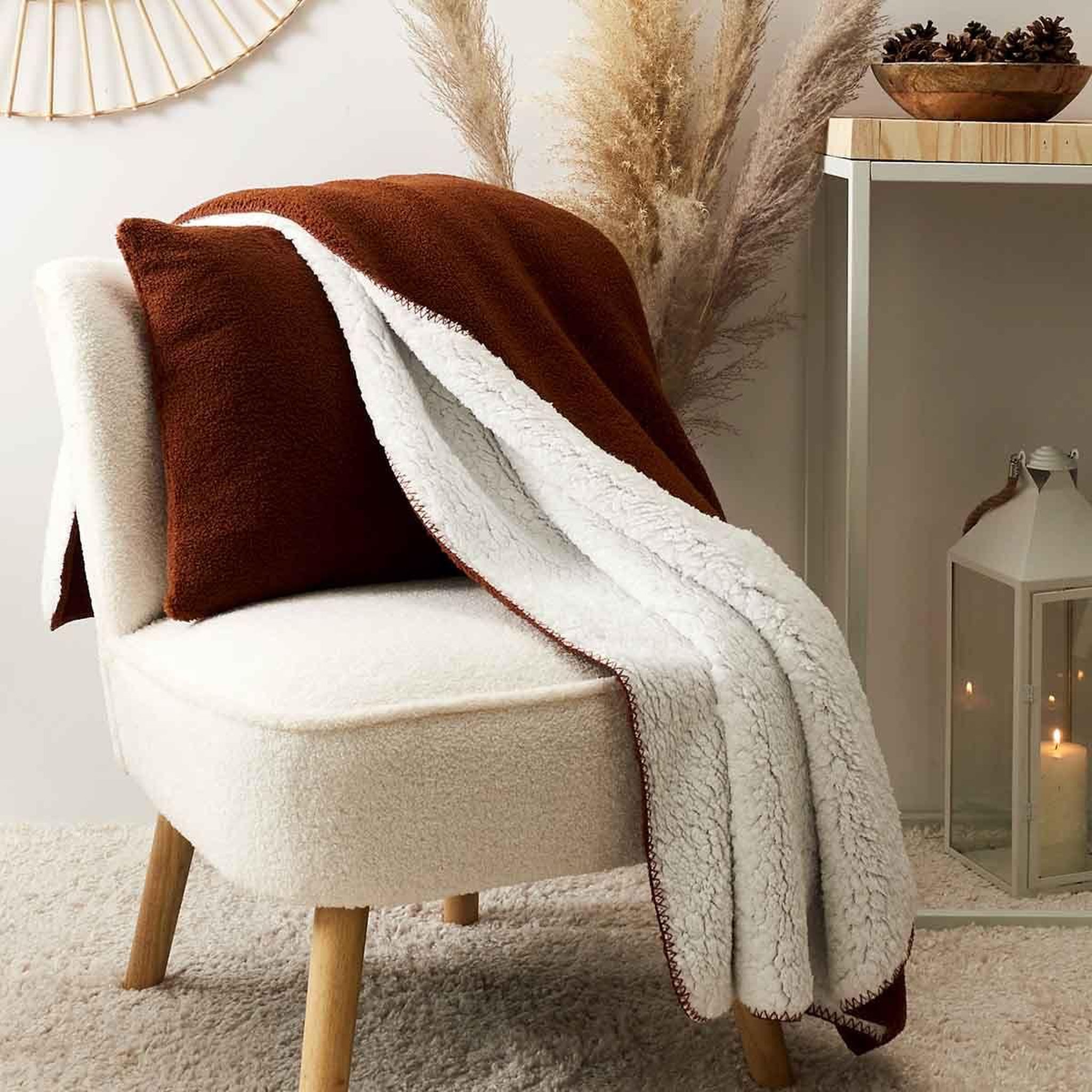 Voir la diapositive 6 : The Home Deco Factory Plaid bouclé  sherpa  120x150cm écru