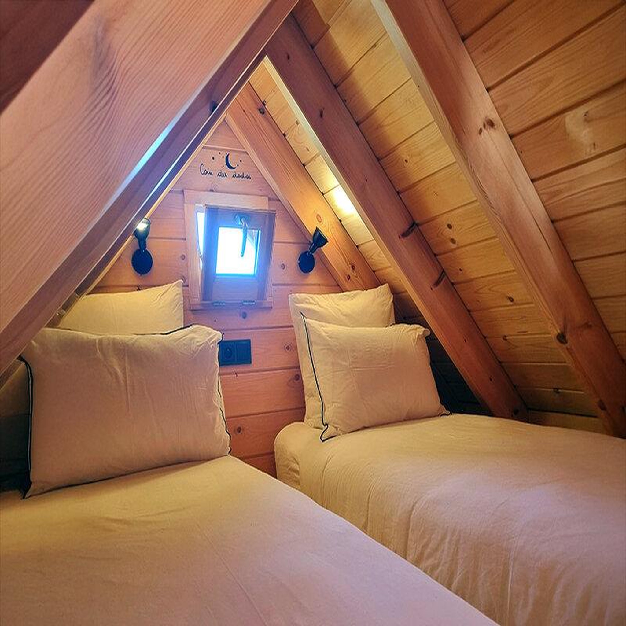 Voir la diapositive 4 : Smartbox 3 jours insolites en cabane avec accès au bain nordique au château près de bordeaux - coffret cadeau séjour