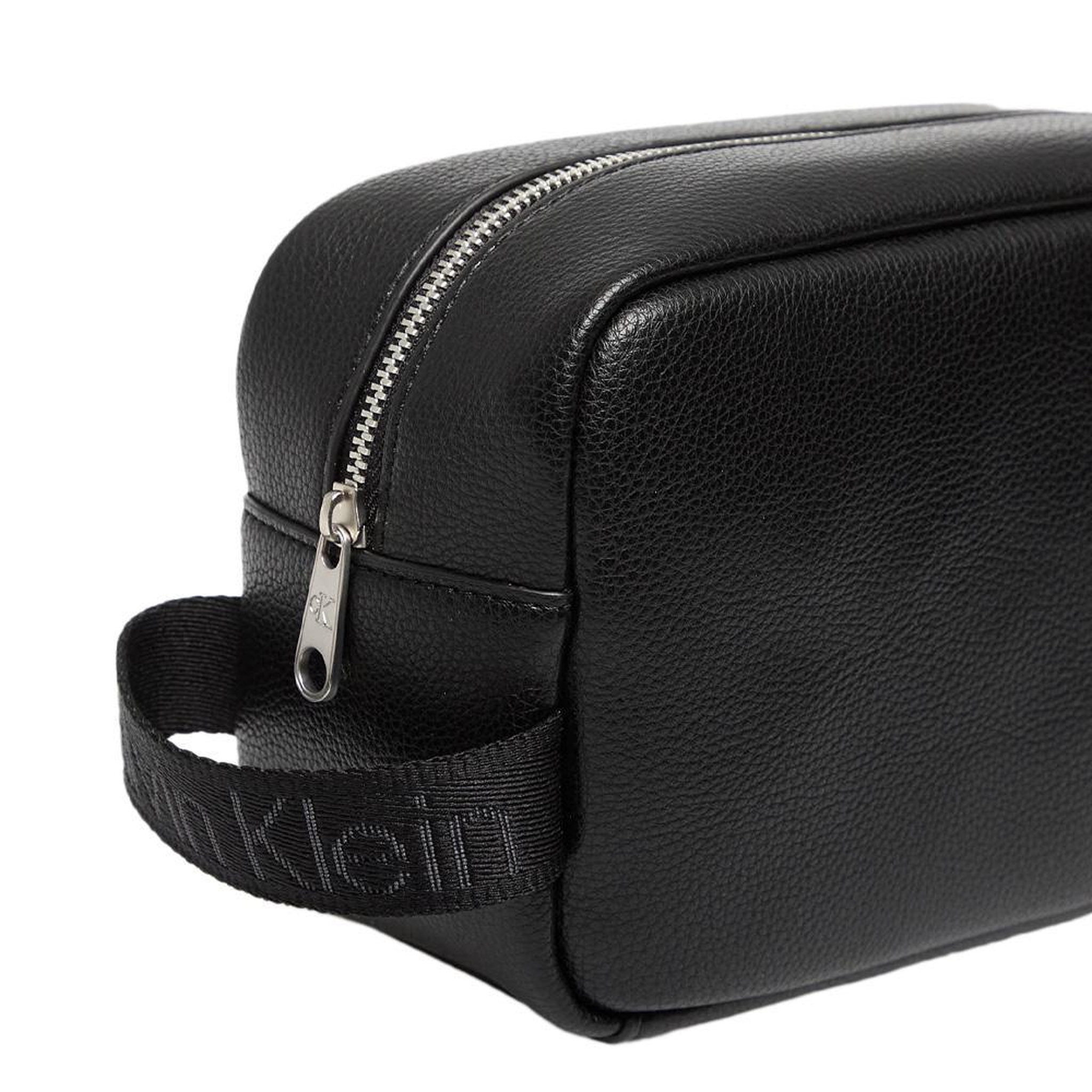 Voir la diapositive 4 : CALVIN KLEIN JEANS Trousse de Toilette Noir Homme Calvin Klein Jeans Webbing Strap Dopp