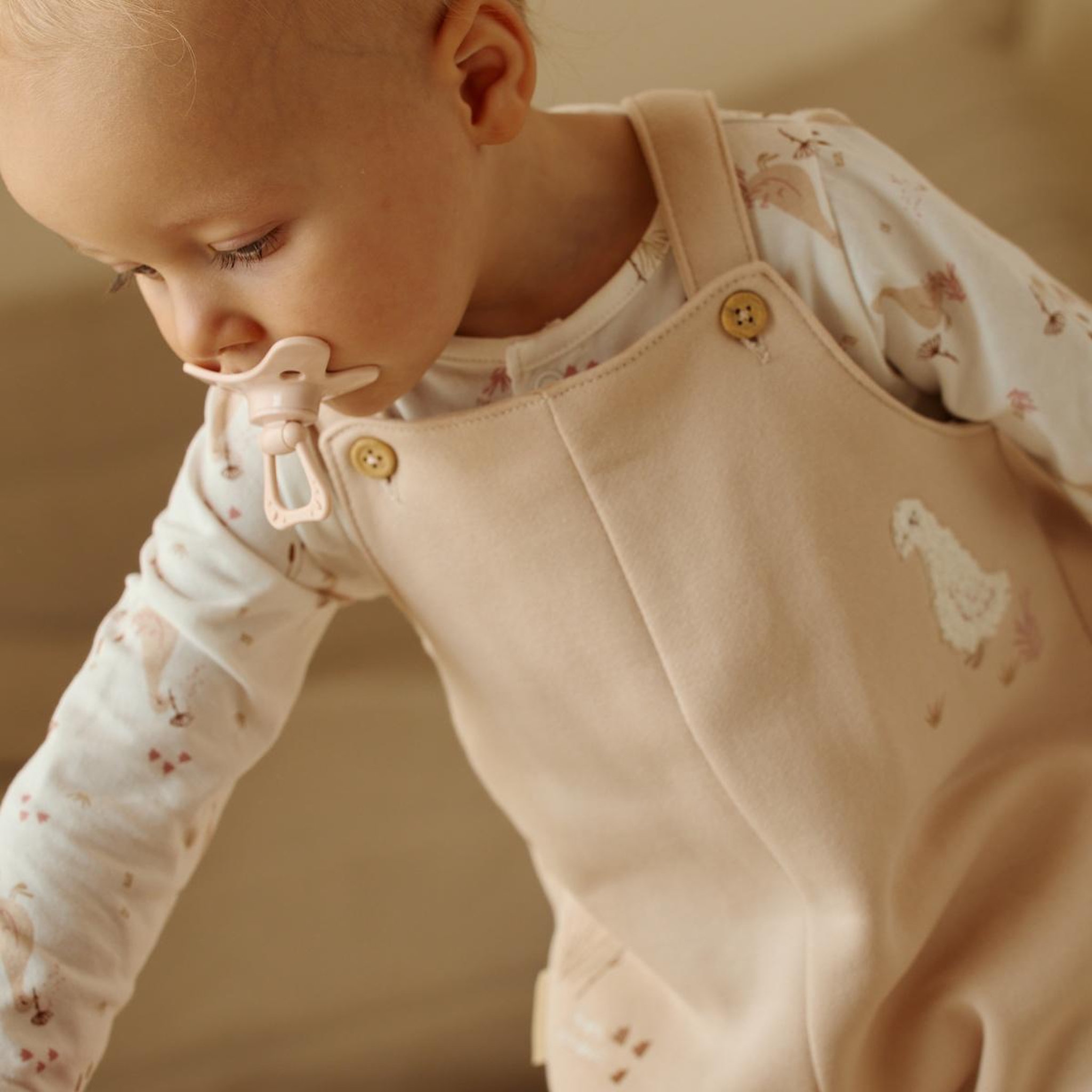 Voir la diapositive 6 : PETIT BEGUIN Ensemble salopette bébé en molleton et t-shirt Margot