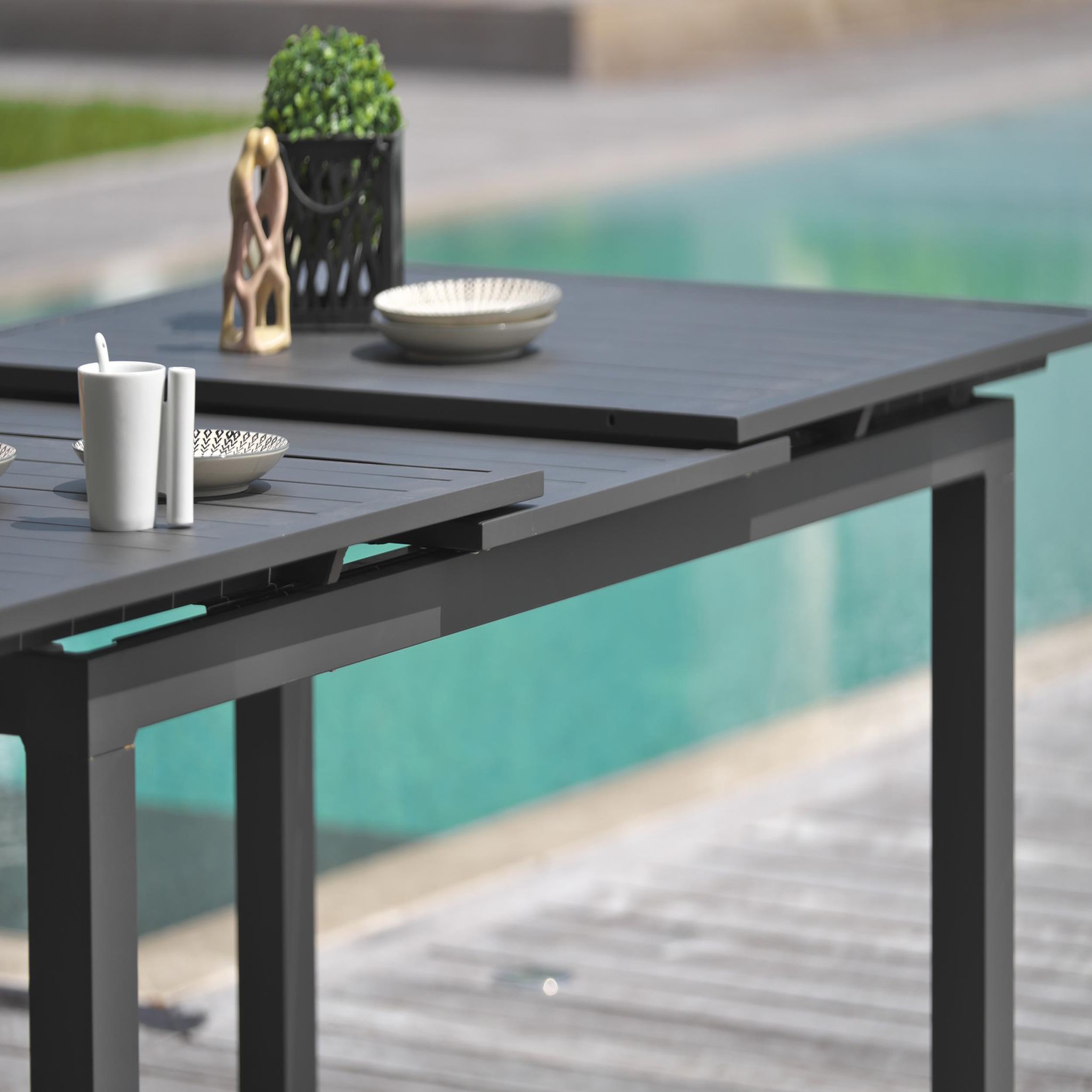 Voir la diapositive 5 : DCB GARDEN Ensemble repas de jardin 6 places en aluminium