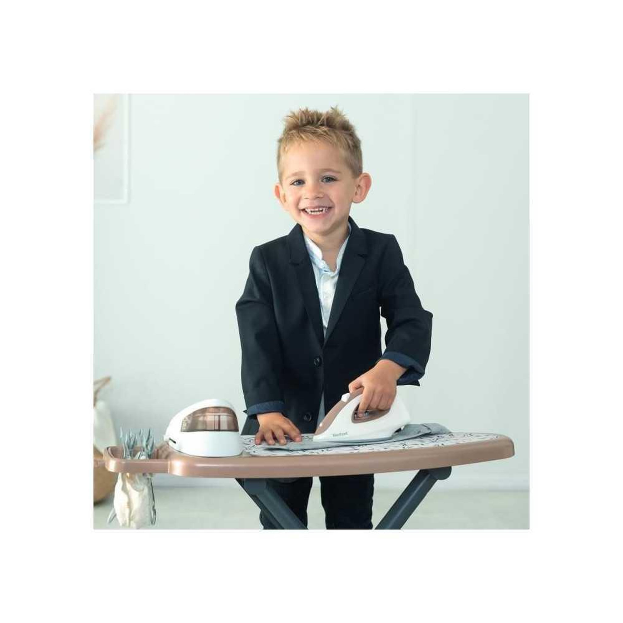 Voir la diapositive 3 : SMOBY SMOBY - Tefal Table a Repasser+Centrale - des 3 ans