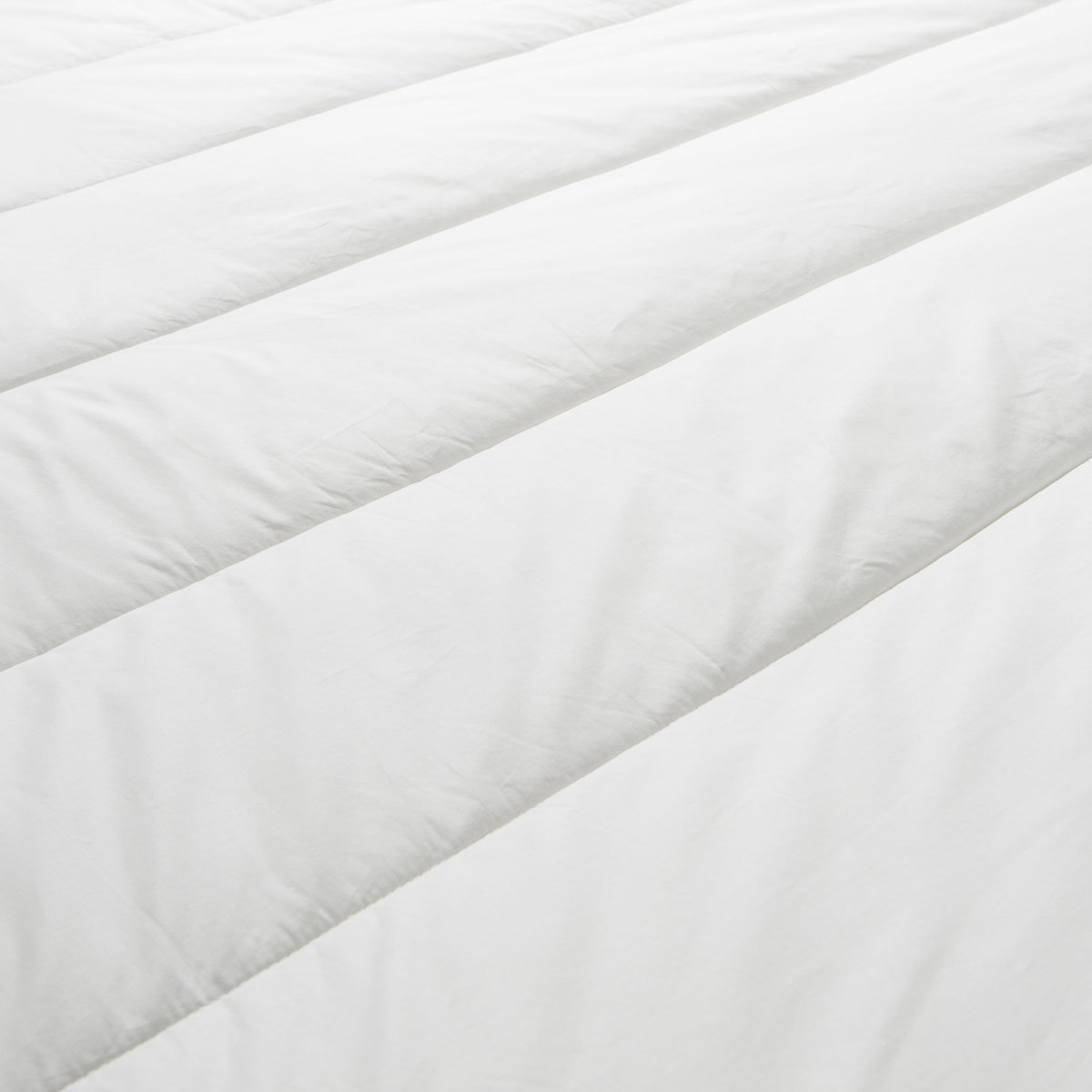 DUNLOPILLO Couette tempérée en polyester toucher peau de pêche  350 g/m²