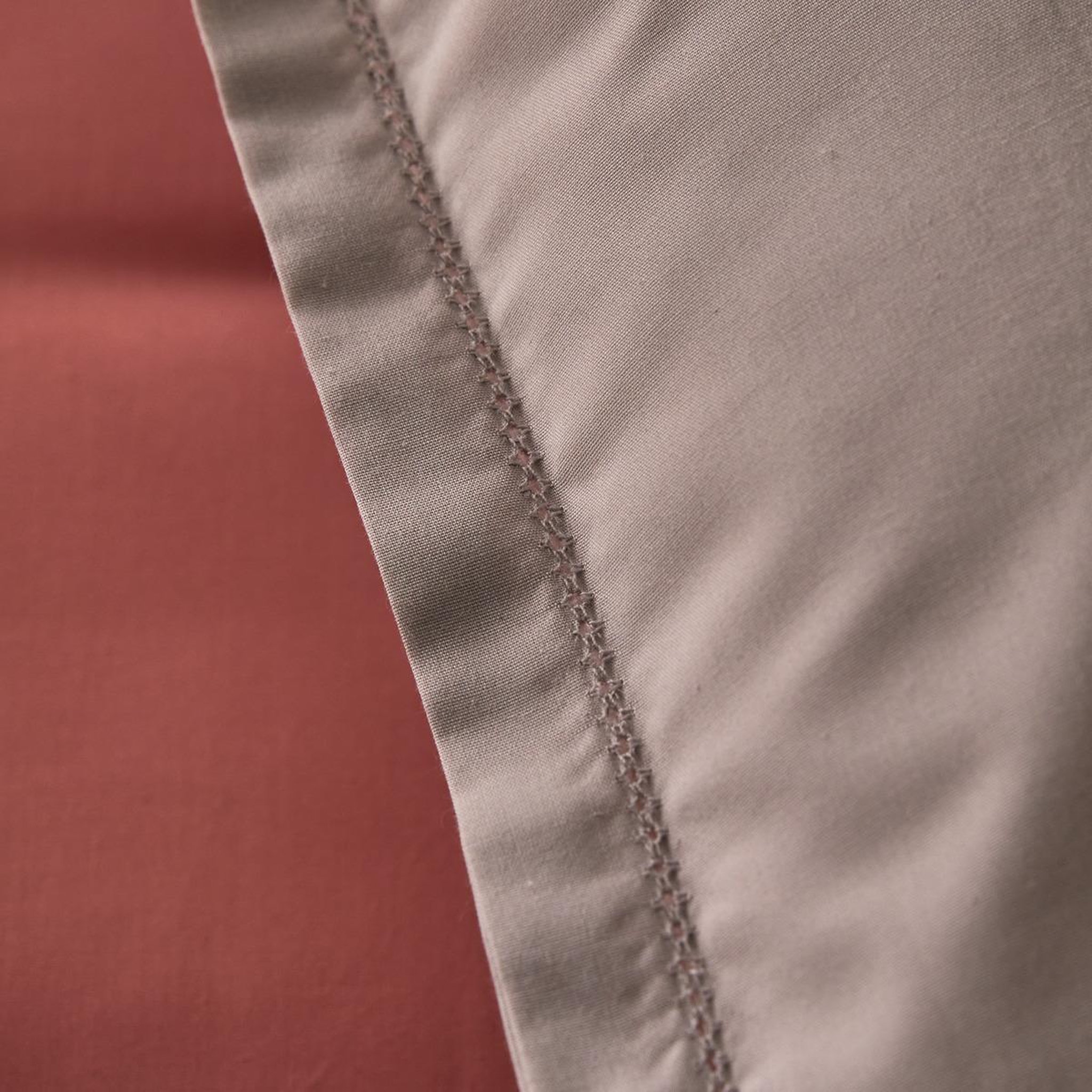 Voir la diapositive 3 : ACTUEL Taie d'oreiller unie en percale de coton 70 fils - collection permanente