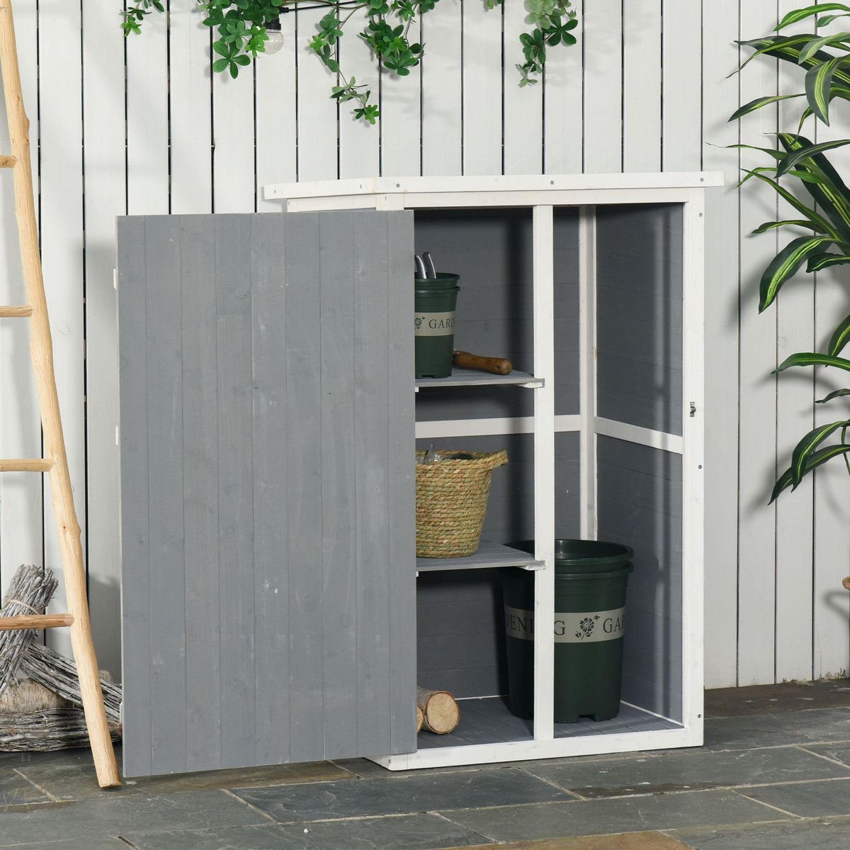 OUTSUNNY Armoire abri de jardin remise pour outils - grande porte verrouillable loquet - 2 étagères - toit bitumé incliné bois de sapin blanc gris
