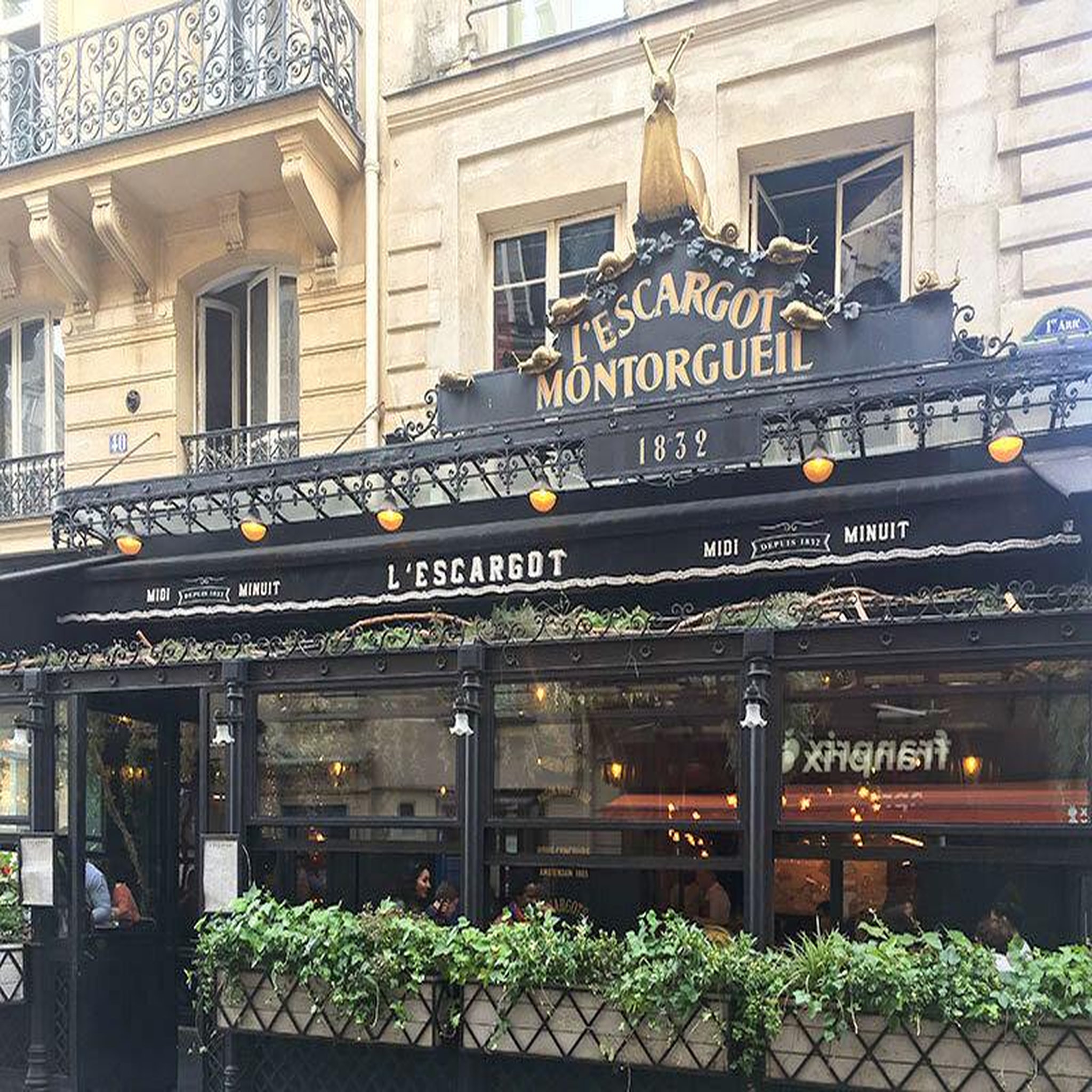 Voir la diapositive 2 : Smartbox Visite gourmande de Montorgueil et dégustation pour 2 avec J&L Paris - Coffret Cadeau Multi-thèmes