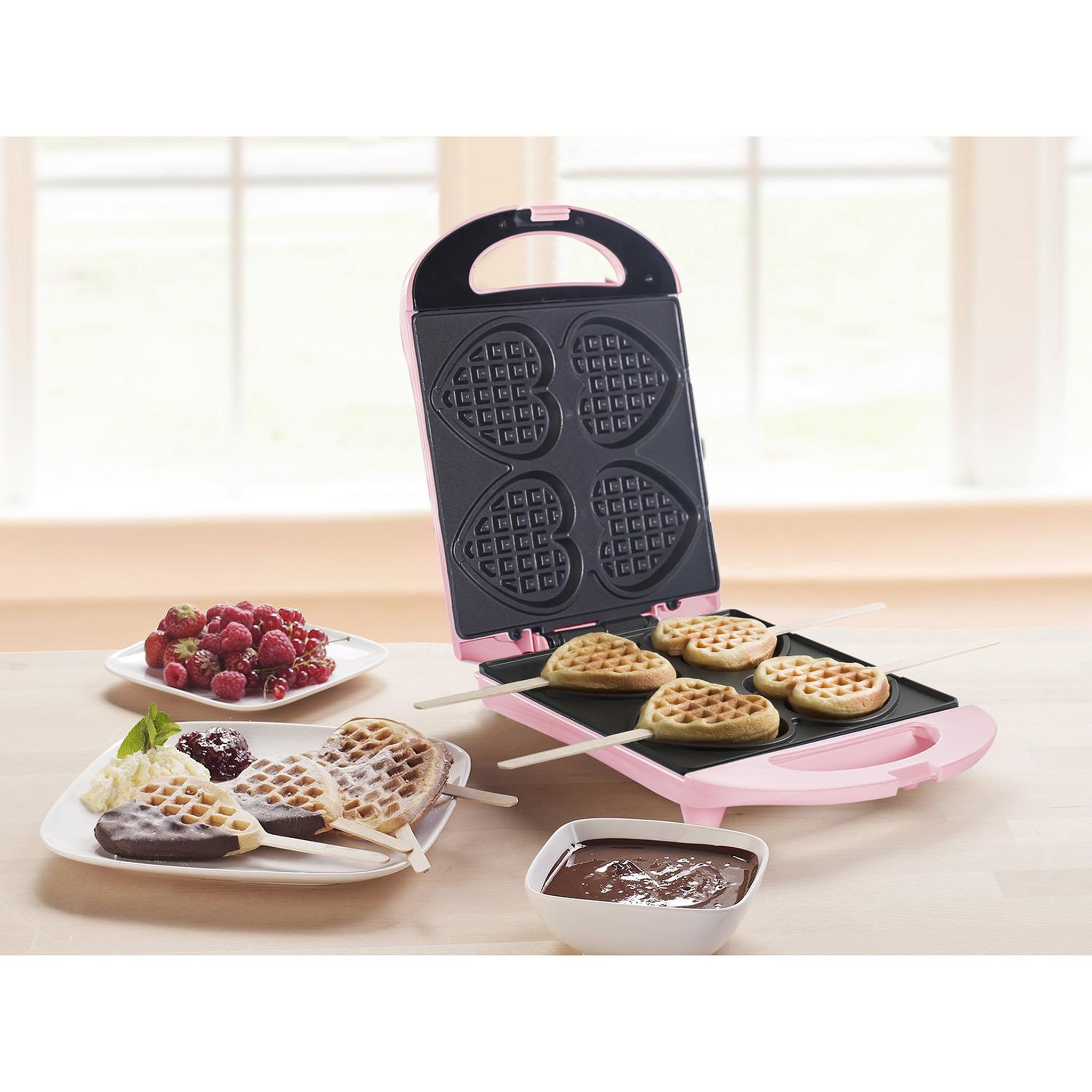 Voir la diapositive 6 : Bestron Gaufrier forme de 4 coeurs sur bâtonnets 780w rose - DSW271P