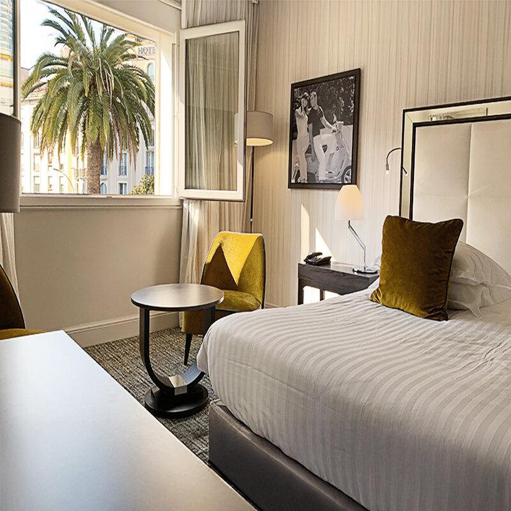 Voir la diapositive 3 : Smartbox Séjour de 2 jours en hôtel 4* au centre de cannes avec champagne - coffret cadeau séjour