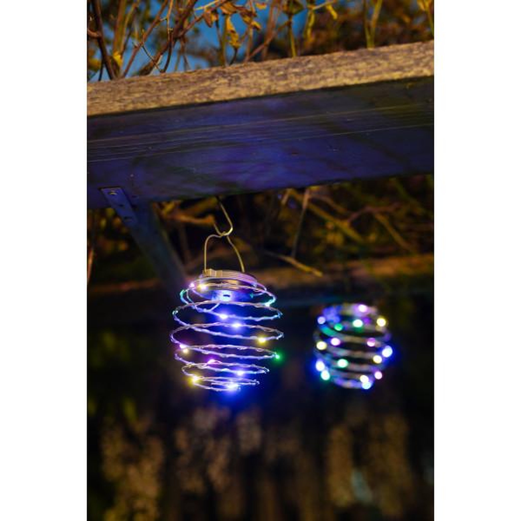 Voir la diapositive 2 : Galix Lot de 2 suspensions spirale solaire - GALIX - G2619 - Hauteur 18,2 cm - Diametre 12 cm - 16 Micro LED - Multicolore - 3 Lumens