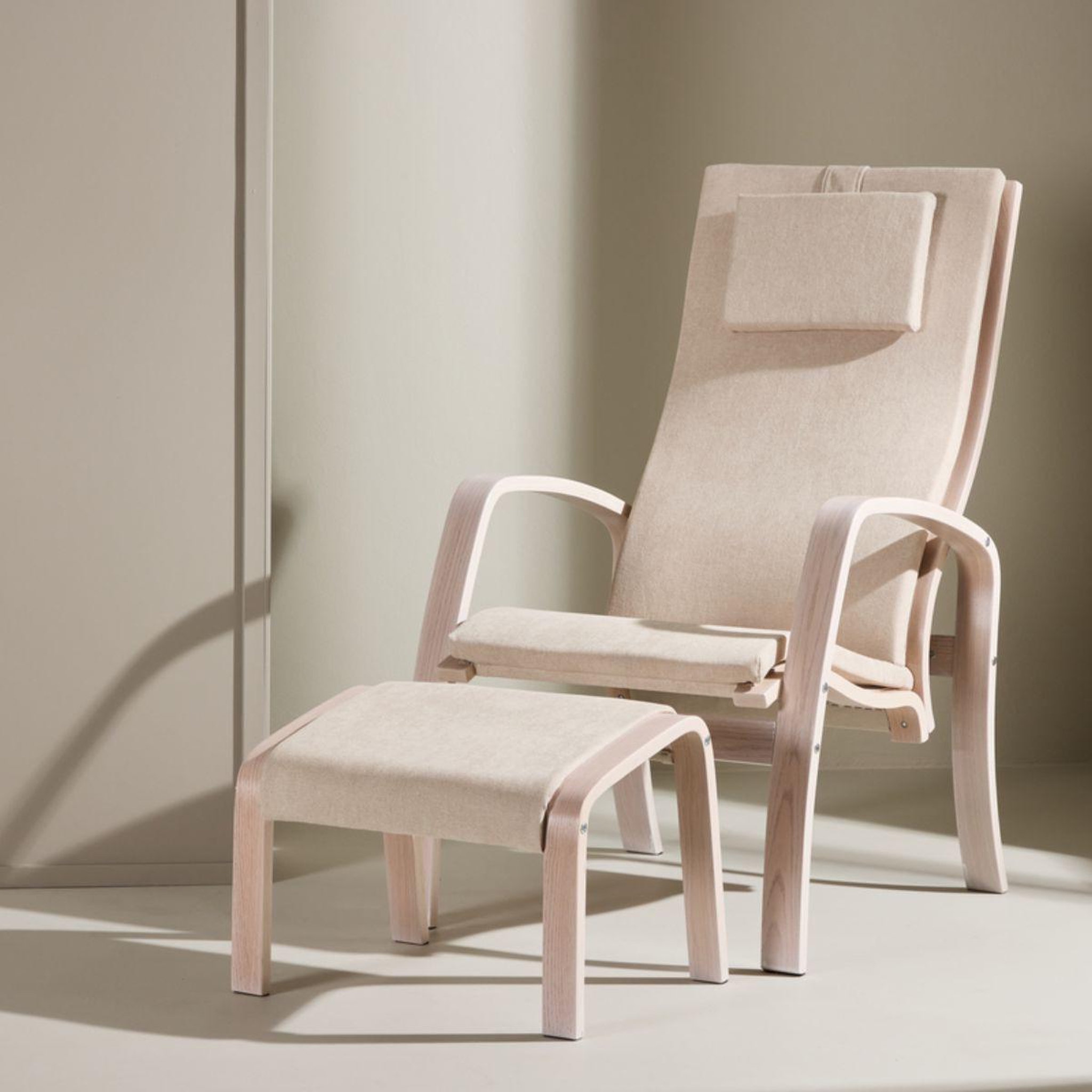 Voir la diapositive 6 : Paris Prix Fauteuil avec repose-pieds  groto  104cm beige