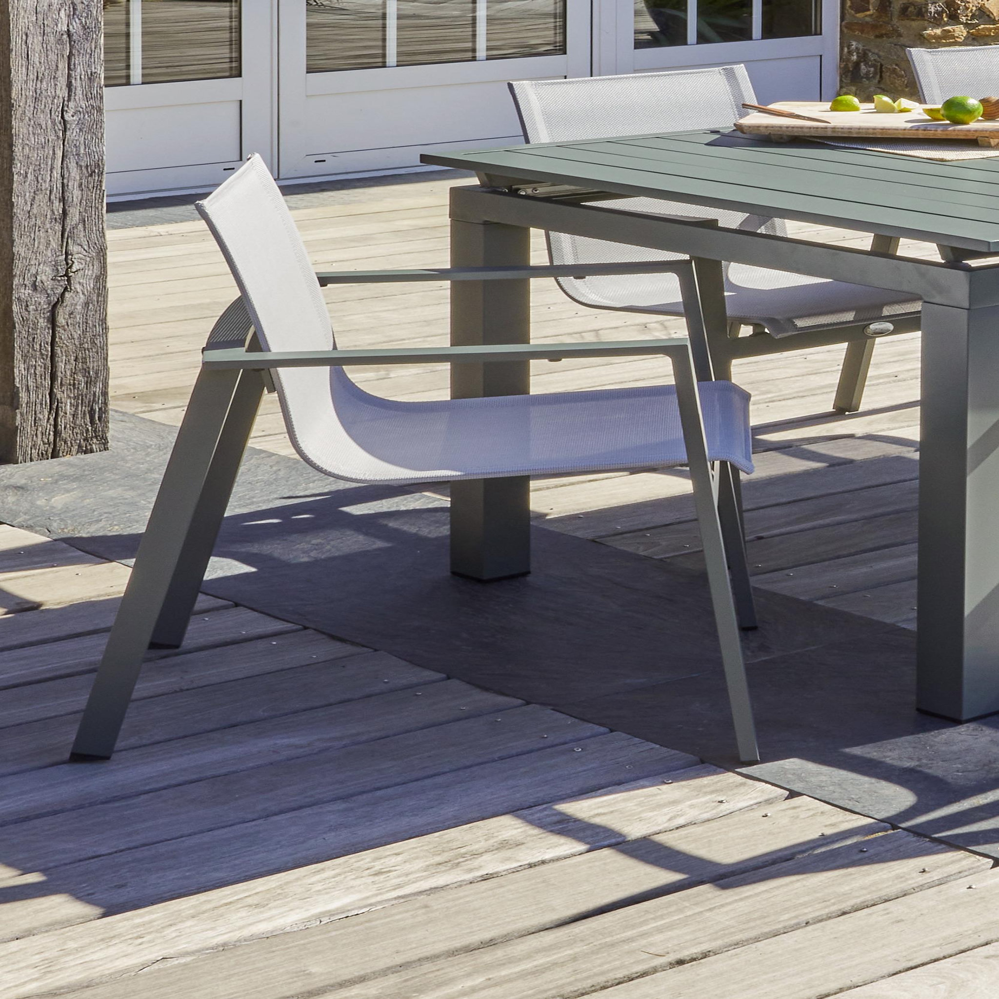 Voir la diapositive 3 : DCB GARDEN Lot de 2 fauteuils de jardin empilables en aluminium