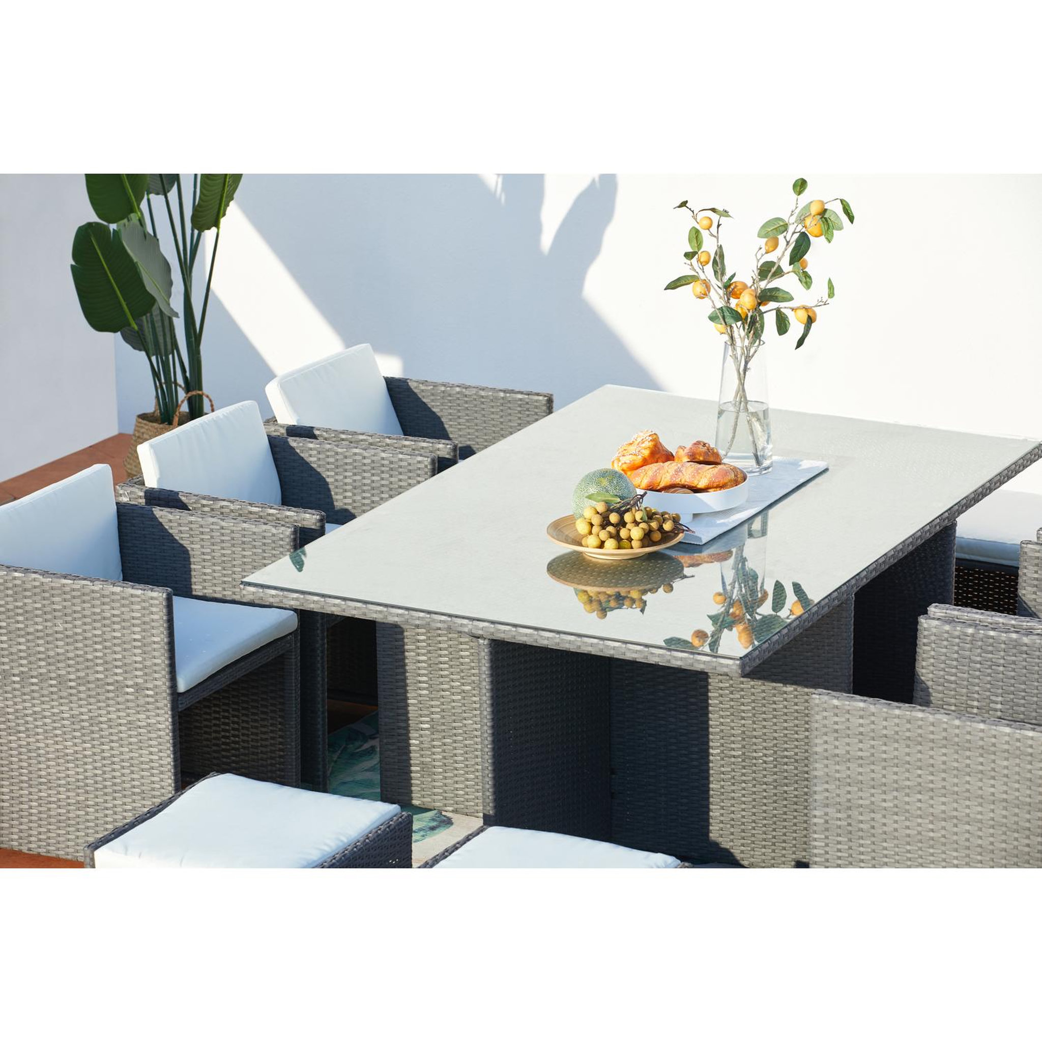 Voir la diapositive 6 : CONCEPT USINE Table et chaises 10 places encastrables résine gris-blanc MIAMI