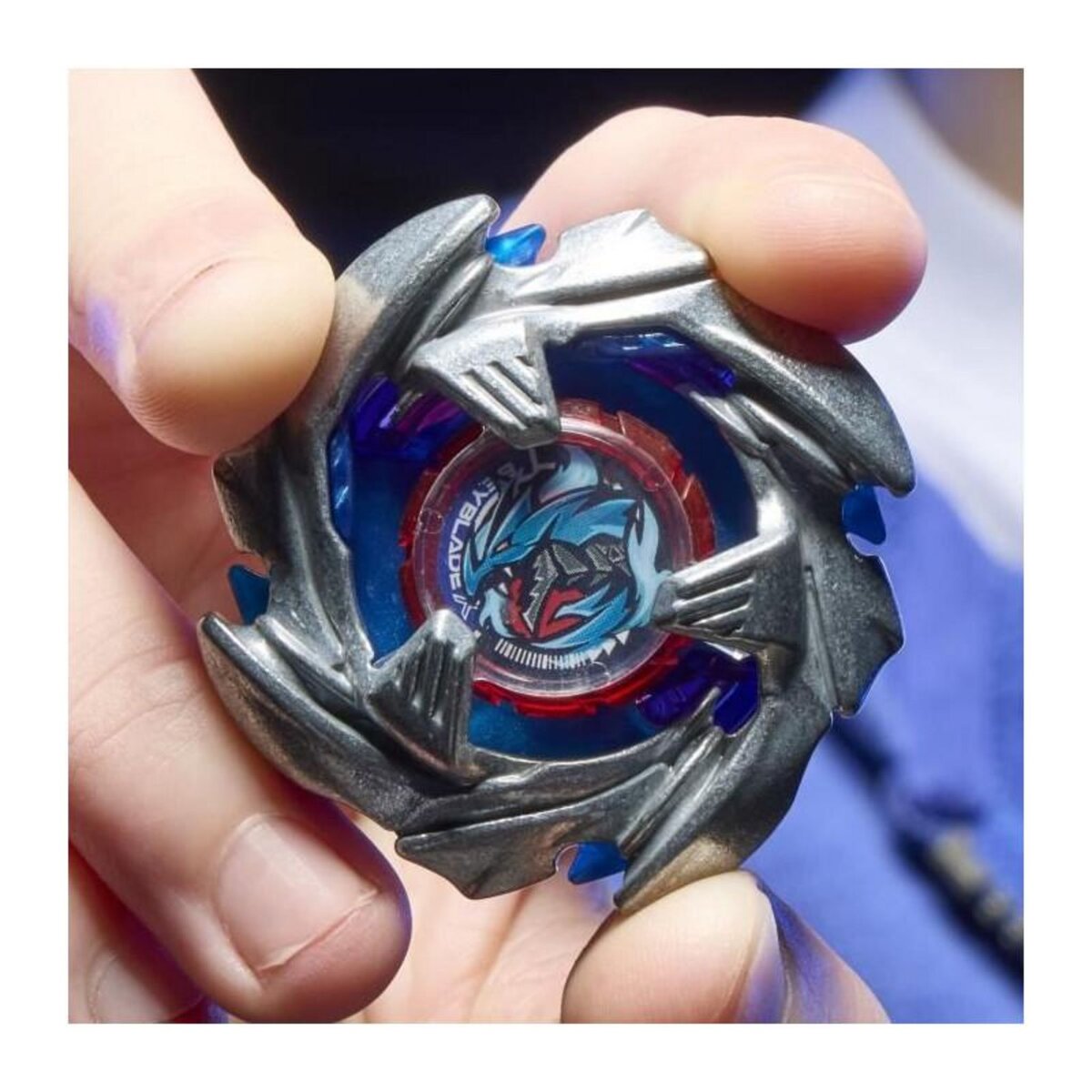 HASBRO Beyblade X pack Cobalt Dragoon 2-60C avec lanceur a corde deluxe, toupie a rotation gauche, des 8 ans