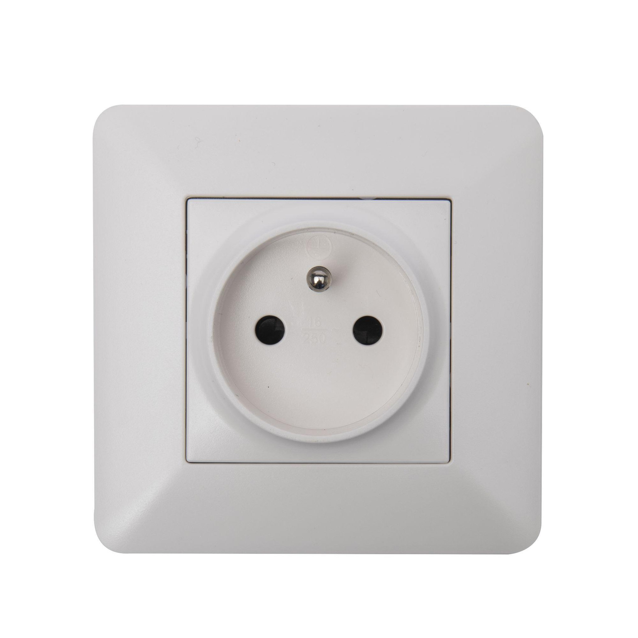 Voir la diapositive 2 : ZENITECH Prise 2 pôles + Terre 16A simple Blanc - Artezo