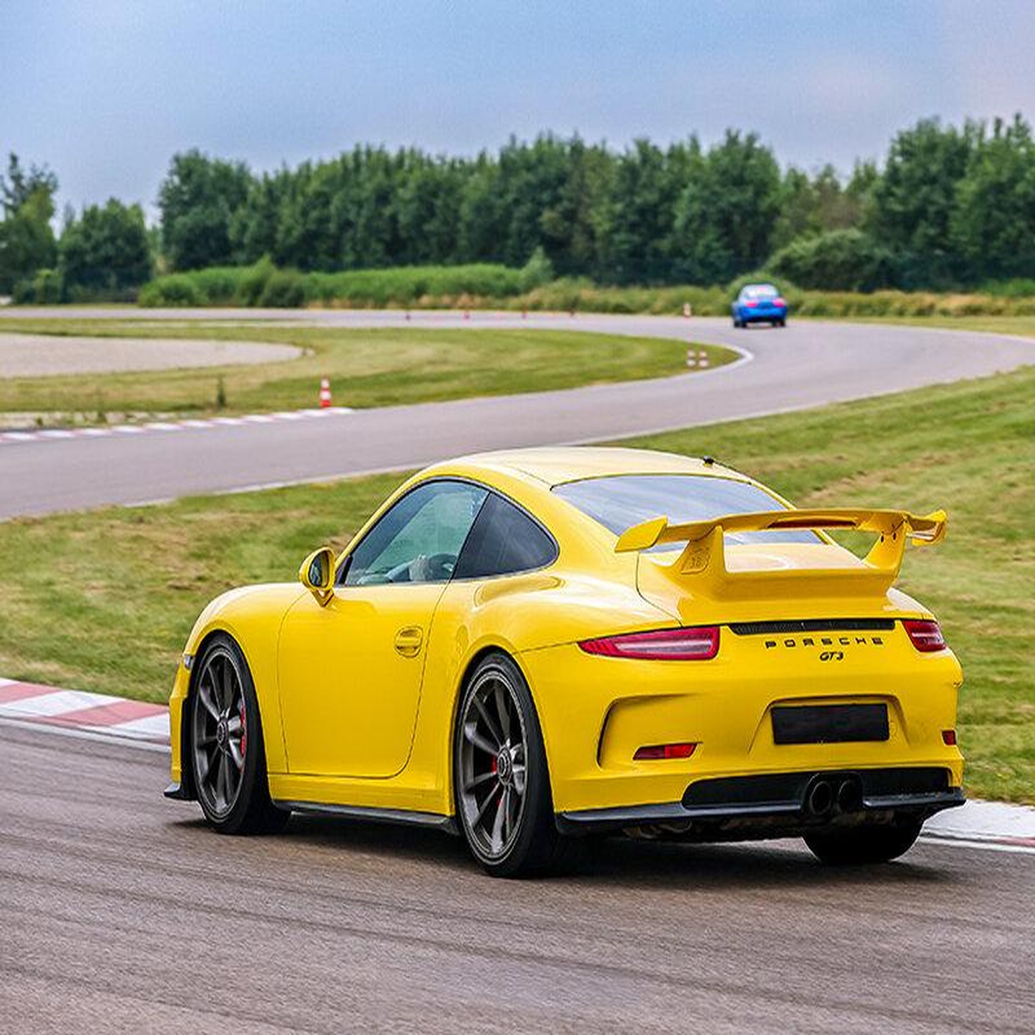 Voir la diapositive 3 : Smartbox Stage de pilotage : 5 à 6 tours de circuit au volant d'une Porsche 991 GT3 ou Porsche Cayman - Coffret Cadeau Sport & Aventure