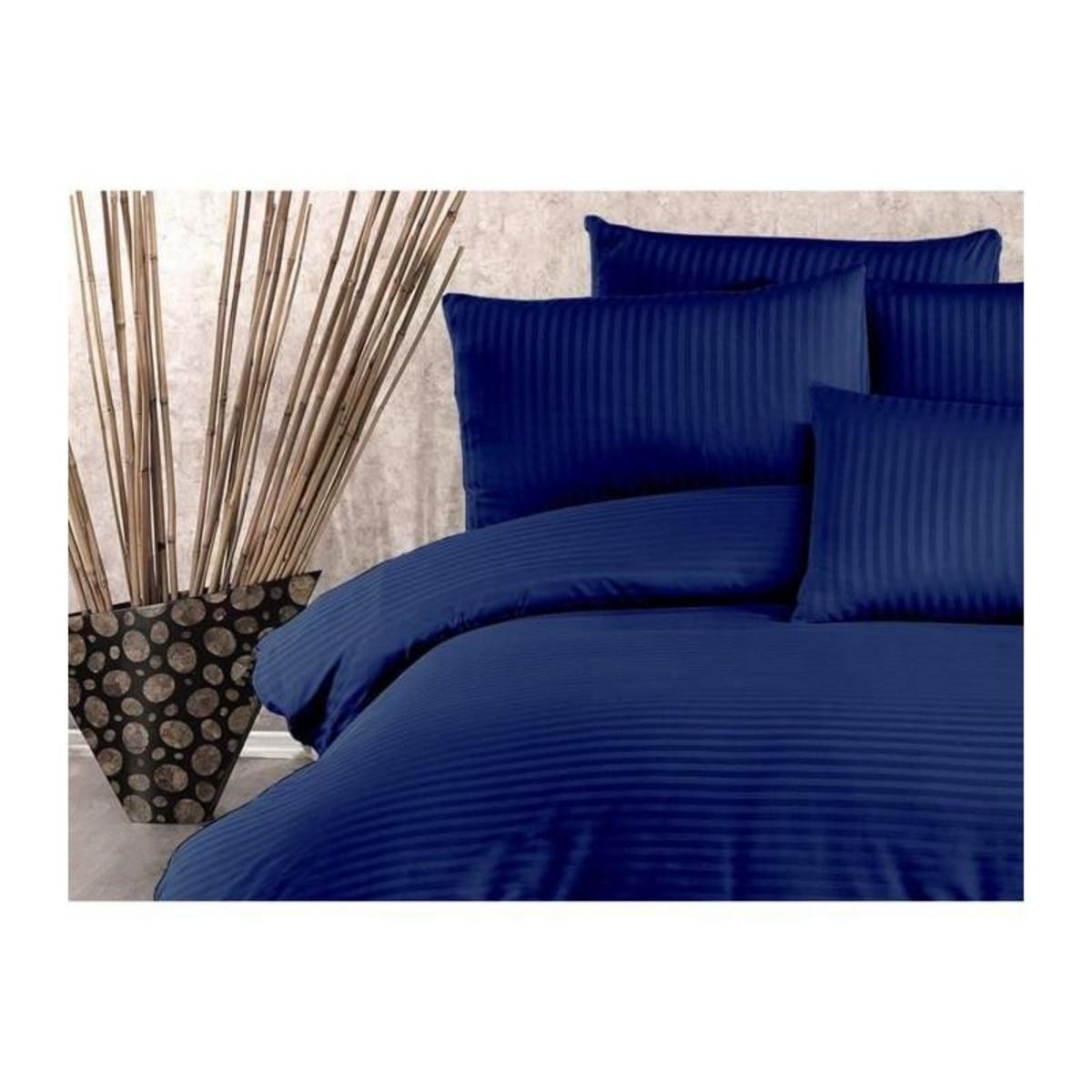 GENERIQUE Parure de lit - 1 housse de couette 220 x 240 cm + 2 taies d'oreiller 60 x 60 cm - 70% polyester, 30% coton - Bleu