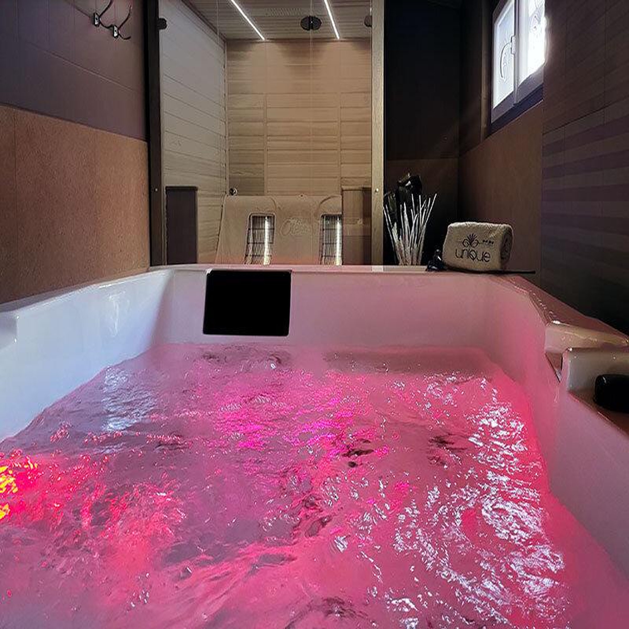 Voir la diapositive 3 : Smartbox 2 jours en hôtel 4* avec massage à Saint-Raphaël - Coffret Cadeau Séjour
