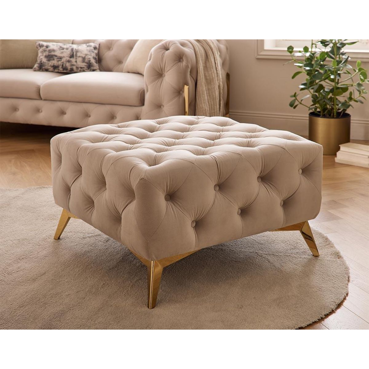 LISA DESIGN Camden - pouf chesterfield en velours - pieds en métal doré