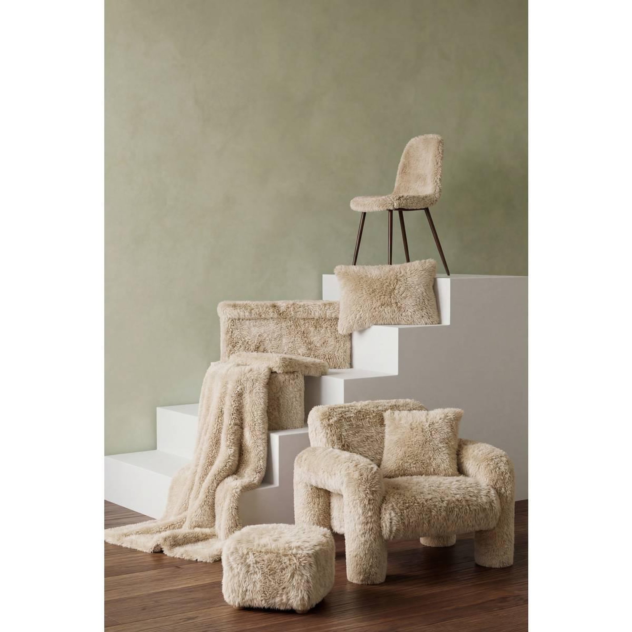 Voir la diapositive 5 : ATMOSPHERA Pouf Coffre Imitation Fourrure  Duvia  38cm Beige Lin