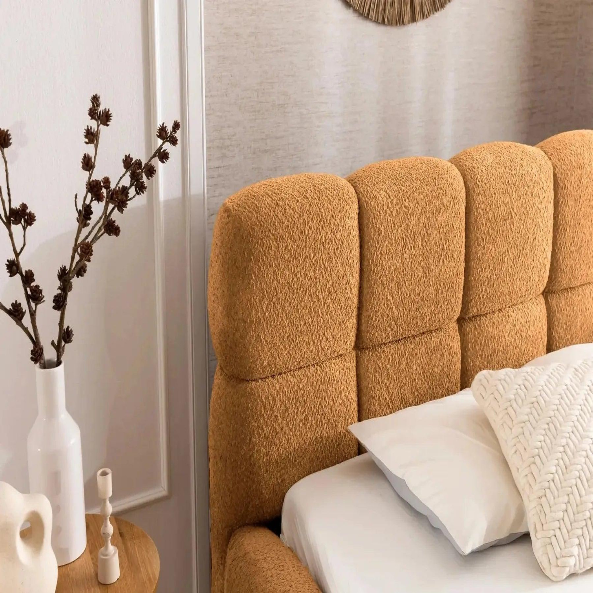 Voir la diapositive 4 : CASANOVA PARIS Elise - lit coffre tissu bouclette
