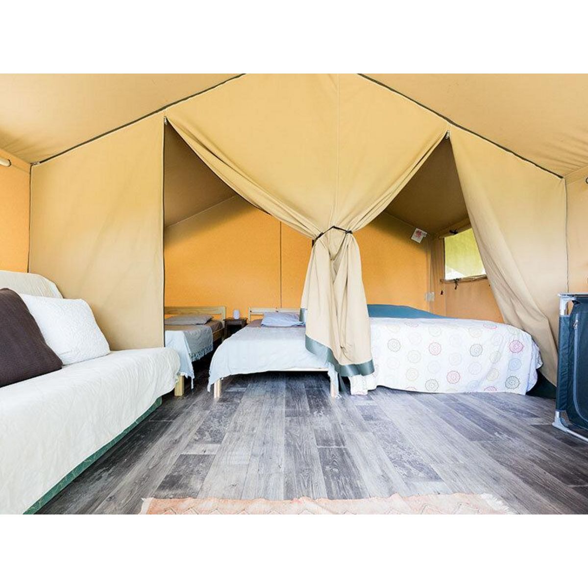 Smartbox Séjour en famille de 3 jours en tente lodge avec séance de sauna à Chastreix - Coffret Cadeau Séjour