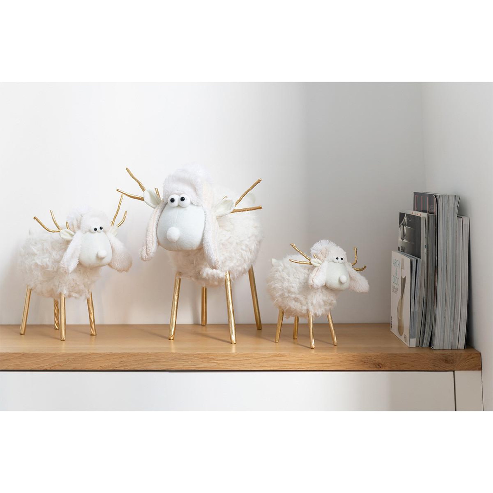 Voir la diapositive 3 : J-LINE Statuette déco renne  bonnet  34cm crème