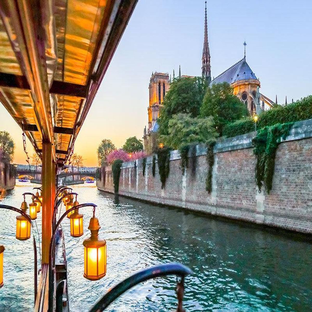 Smartbox Croisière de 2h sur la Seine avec dîner gastronomique, vin et champagne - Coffret Cadeau Gastronomie