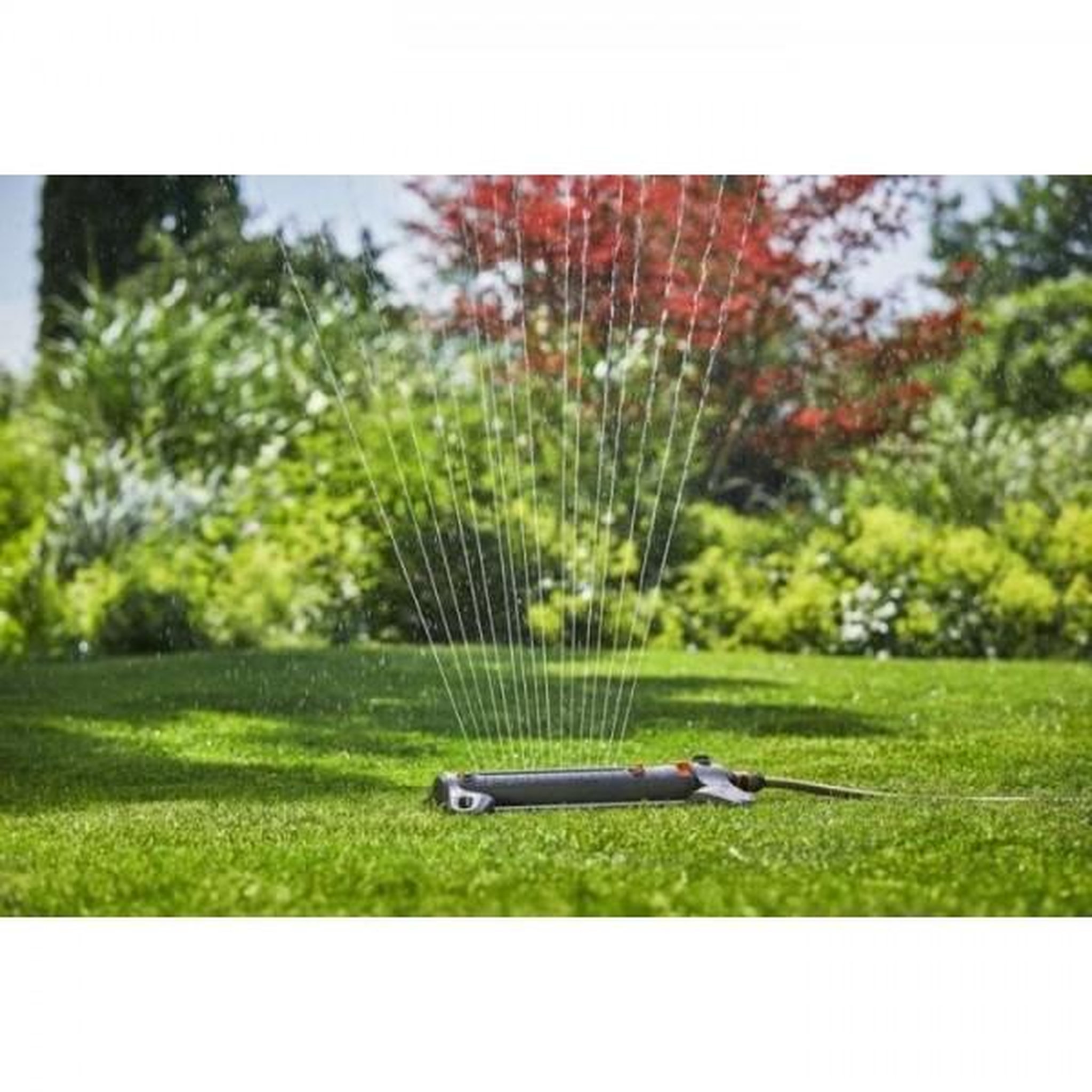 Voir la diapositive 2 : Gardena Arroseur  oscillant GARDENA AquaZoom L - Surface 350m² - Portée 21m - Résistant UV et gel - Garantie 5 ans