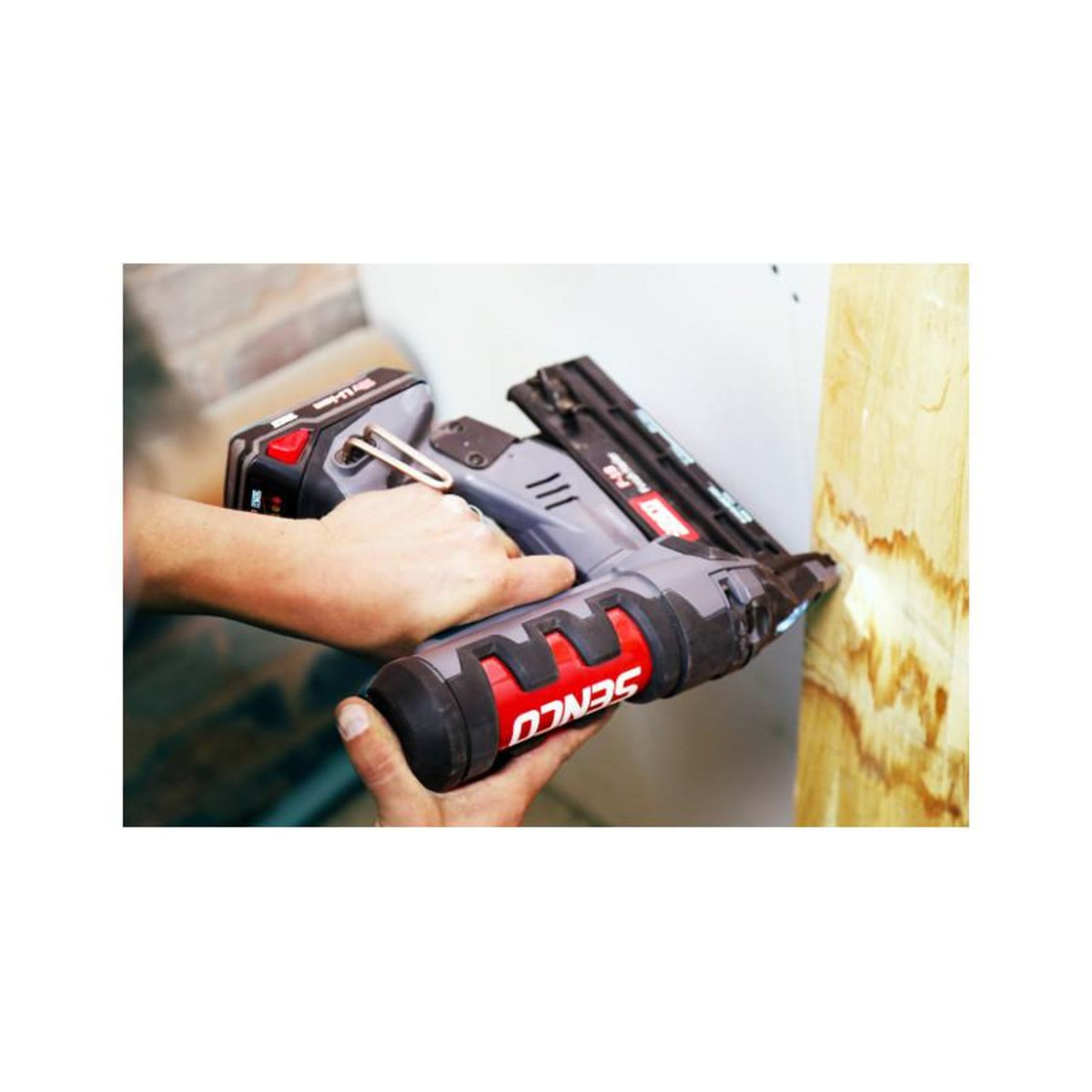 SENCO Cloueur à brads 18V Fusion F 18 + 2 batteries 1,5Ah + chargeur + coffret SENCO 6E2501N