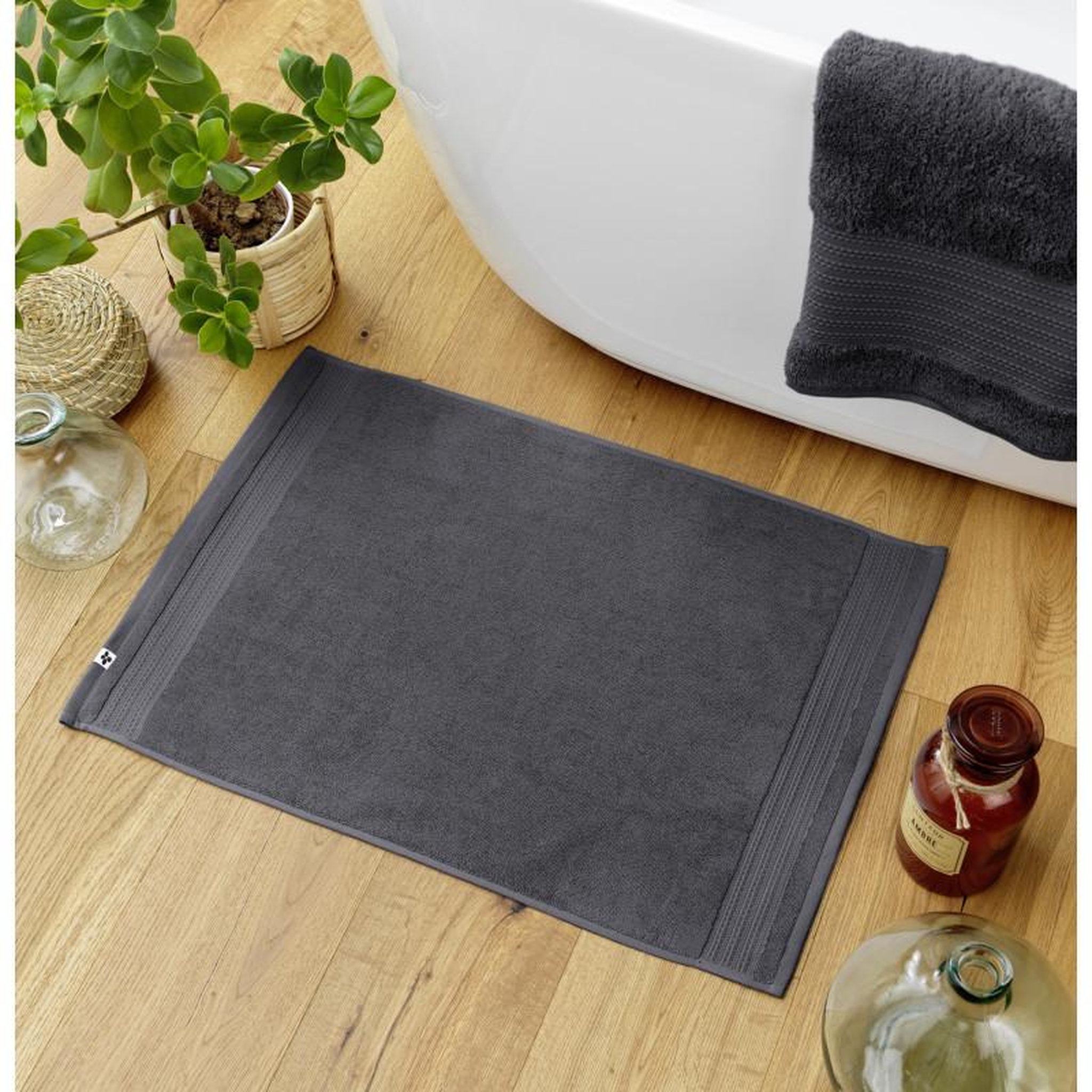 Voir la diapositive 1 : L EFFET PAPILLON Tapis de bain  Garance  50 x 70 cm / 100% Coton Bio / 600 gr/m² l'Effet Papillon -  - Tapis de bain 50 x 70 cm