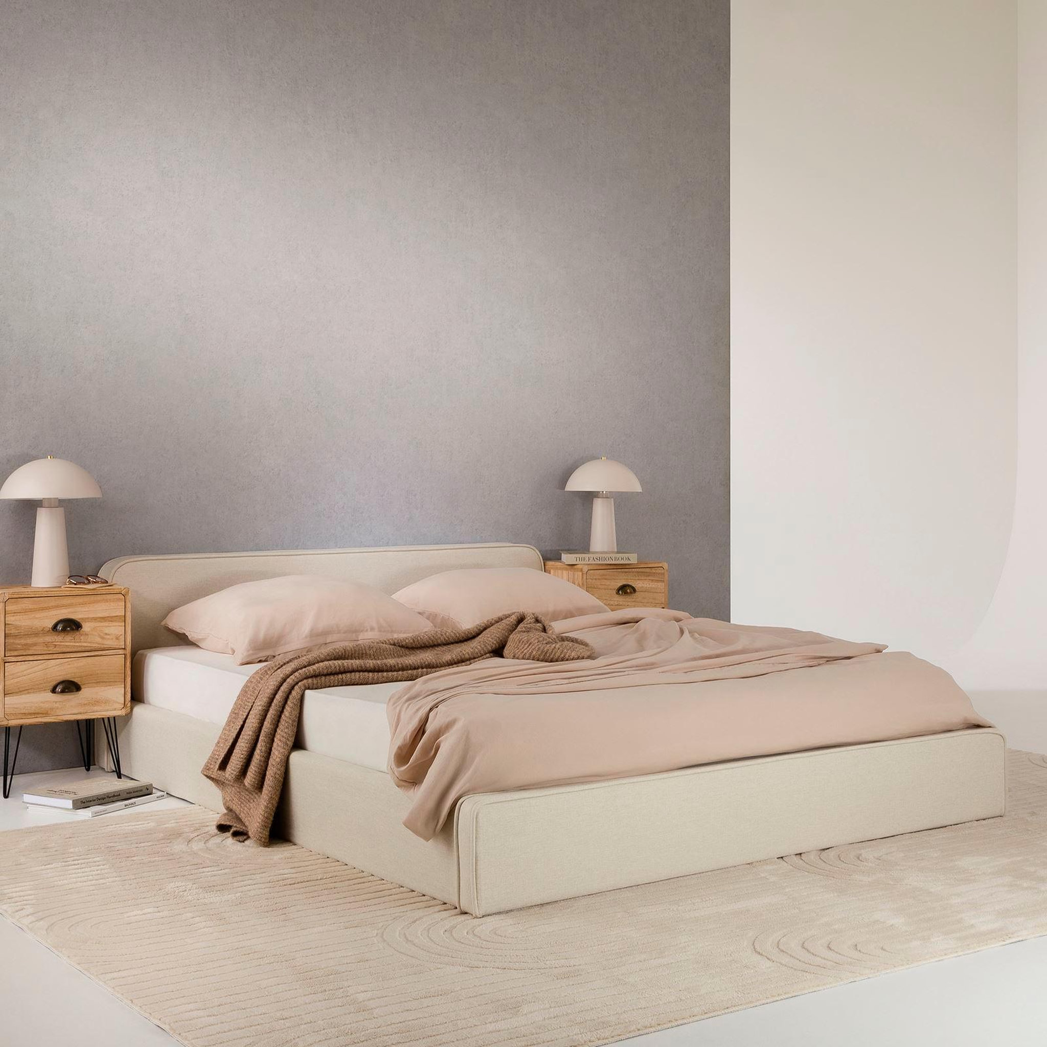 Voir la diapositive 3 : IDIMEX Lit double BELARTI 140 x 190 cm, revêtement en tissu