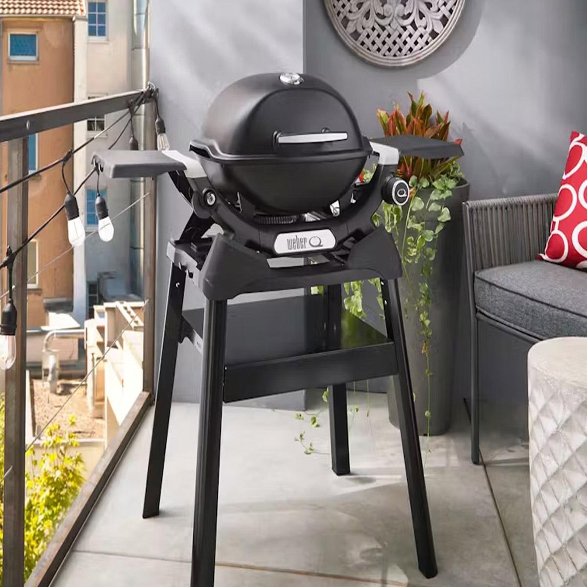 Voir la diapositive 2 : Weber Barbecue à gaz q 1200n noir avec pied - weber