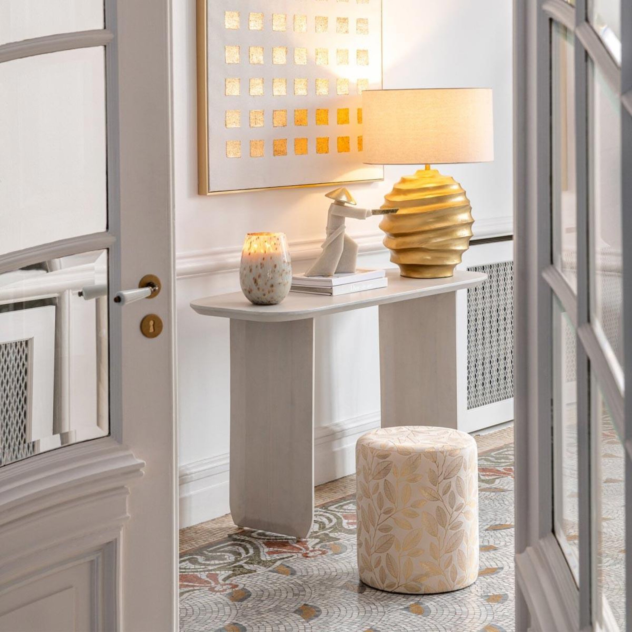 Voir la diapositive 4 : J-LINE Pouf cylindrique  moon  41cm écru & doré