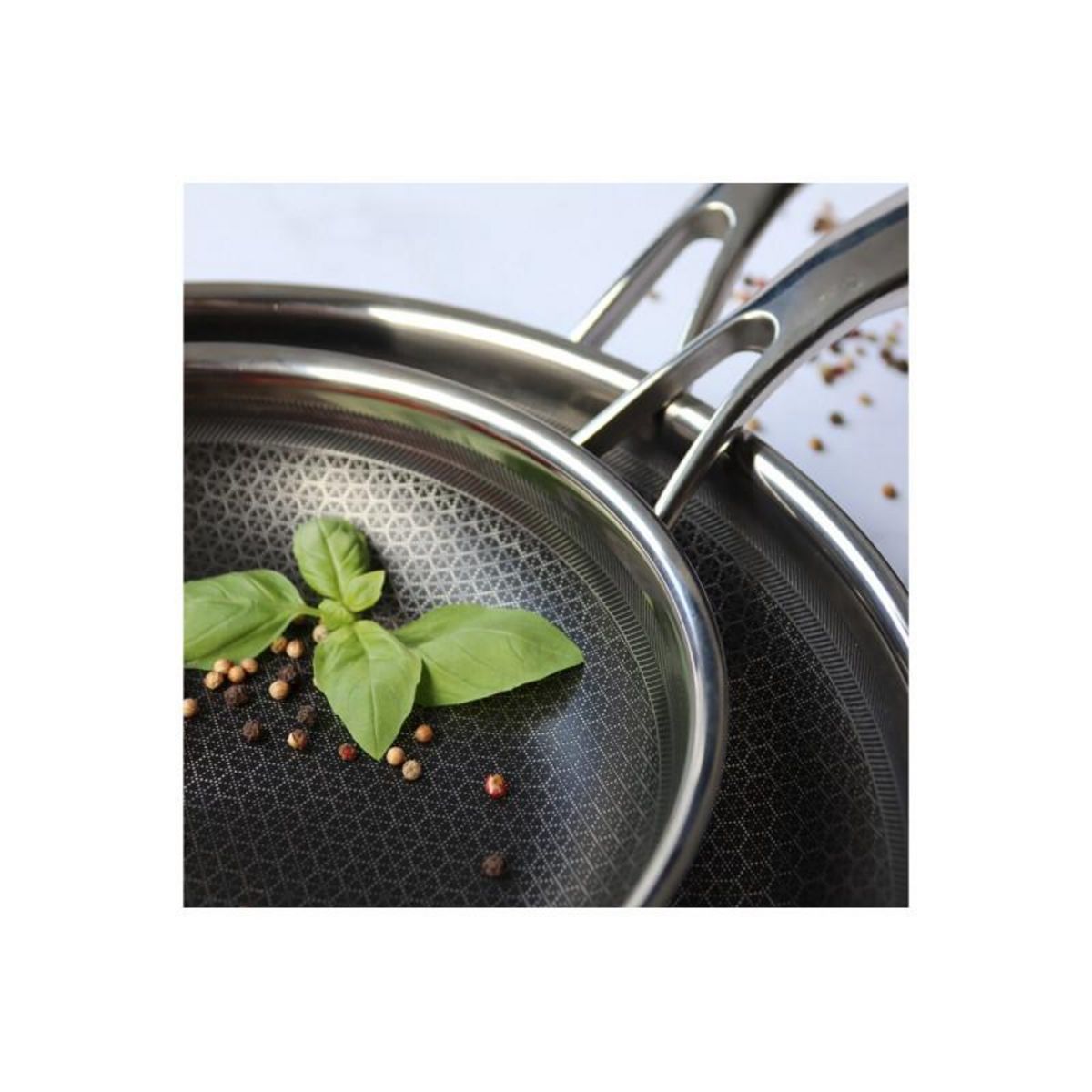 Ogo Poele sauteuse Ogo WOK BLACK CUBE 28 CM EN ACIER INOXYDABLE FOND NID D ABEILLE TOUS FEUX DONT INDUCTION