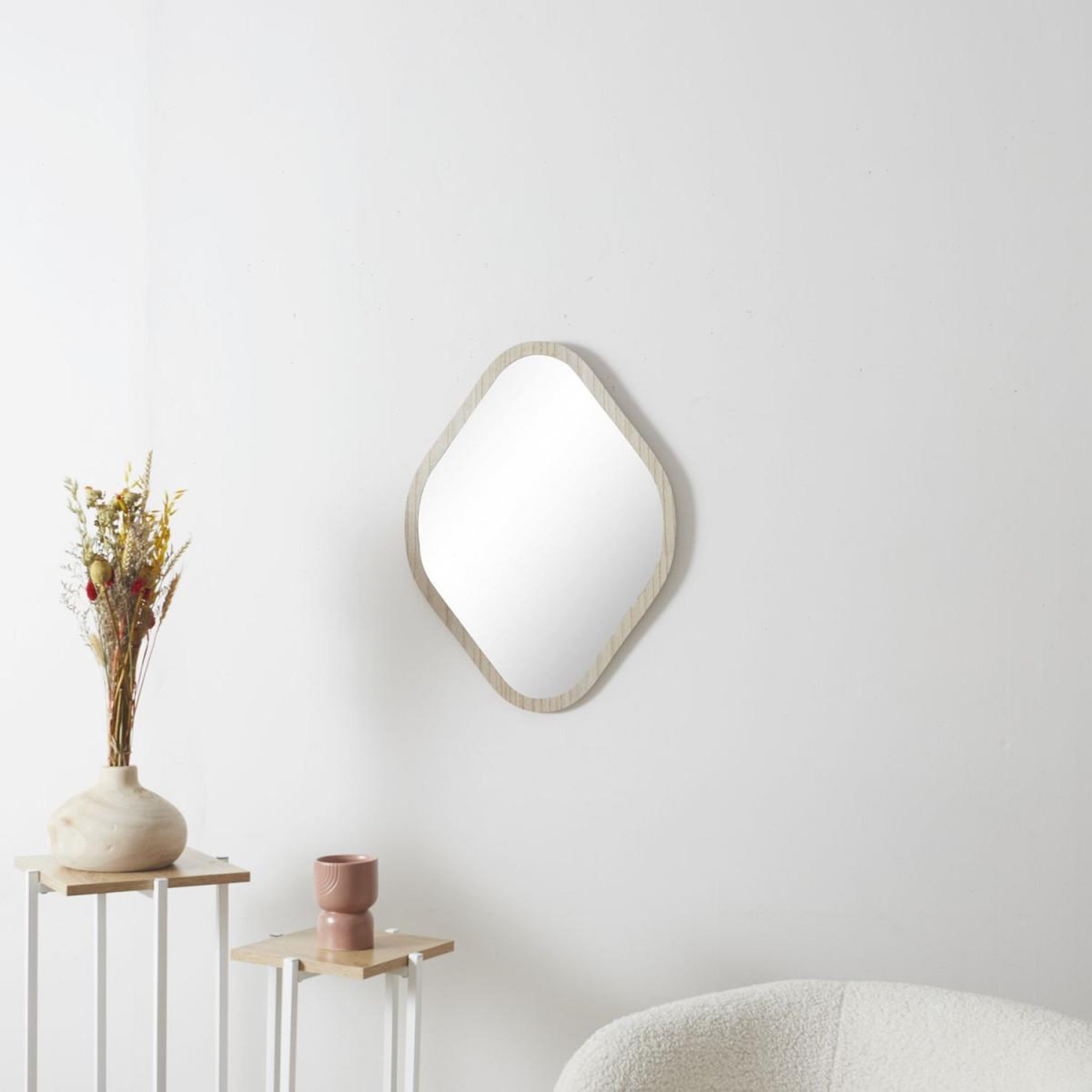 Voir la diapositive 2 : The Home Deco Factory Miroir Déco Losange  Elio  60cm Naturel