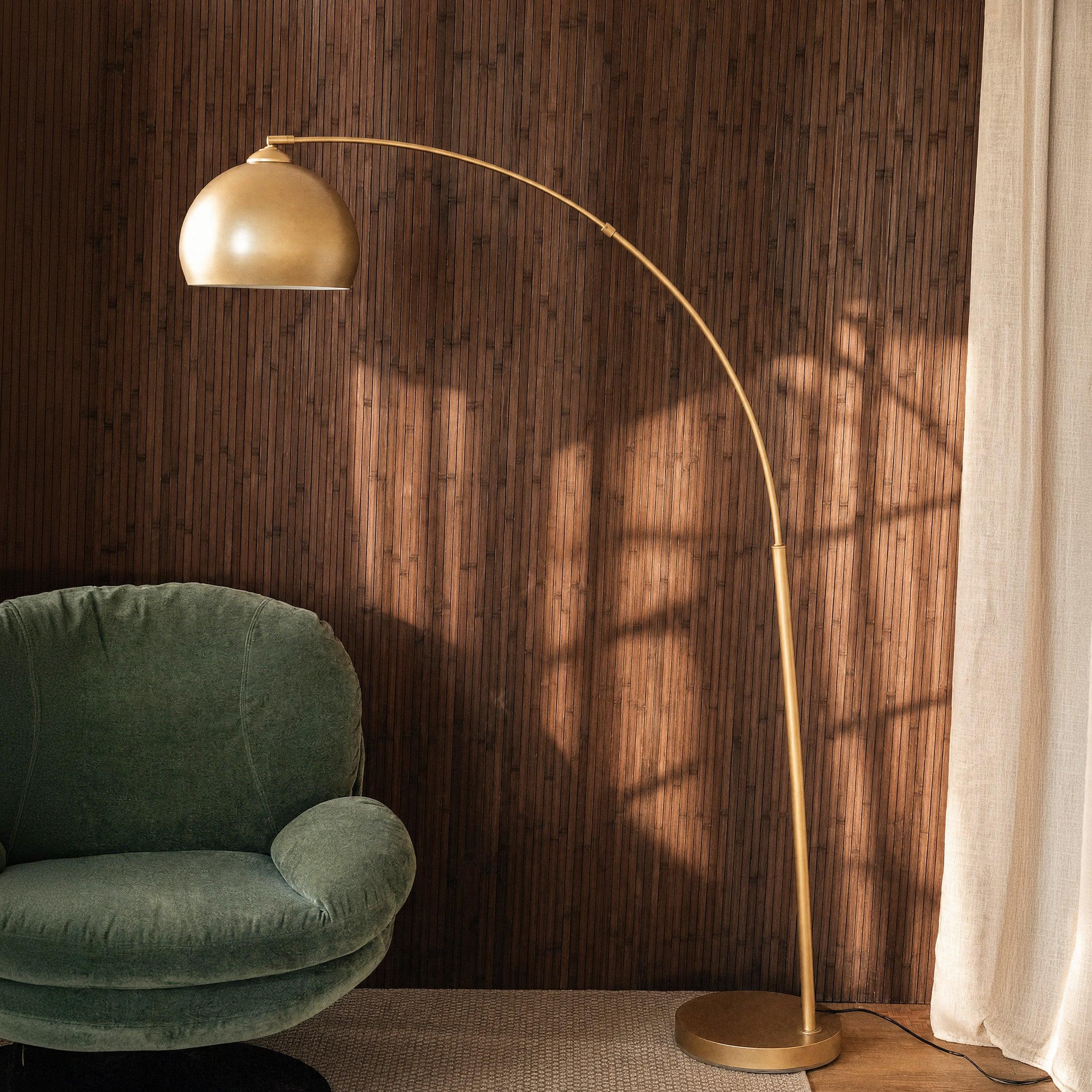 Voir la diapositive 2 : MAISON PAVANE Lampadaire en métal couleur laiton-dinard
