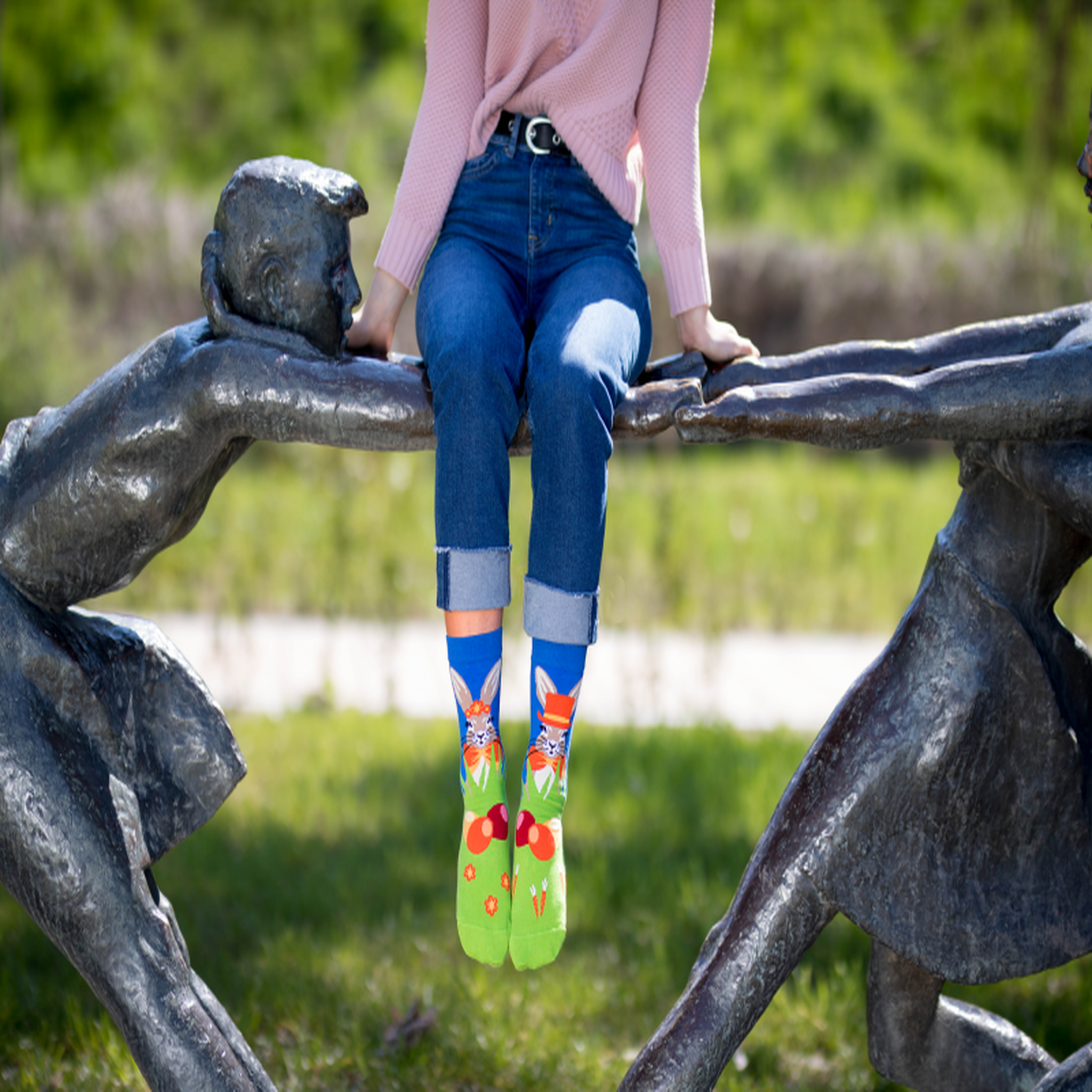 Voir la diapositive 3 : PIRIN HILL Chaussettes arty lapins de pâques - vertes & bleues