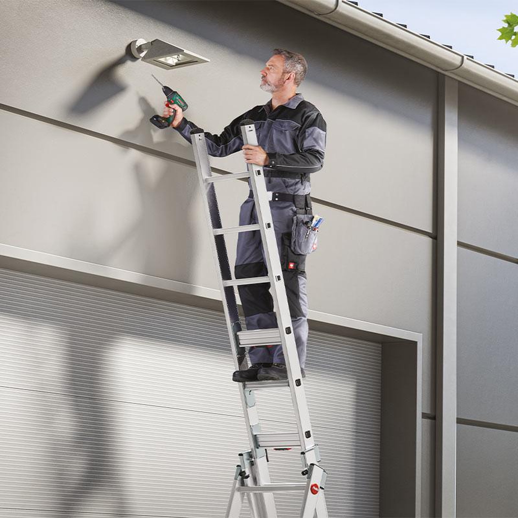Voir la diapositive 2 : HAILO Echelle transformable 3 plans 3x12 échelons 8,1m/8,8m en Aluminium Hailo S 120 Pro